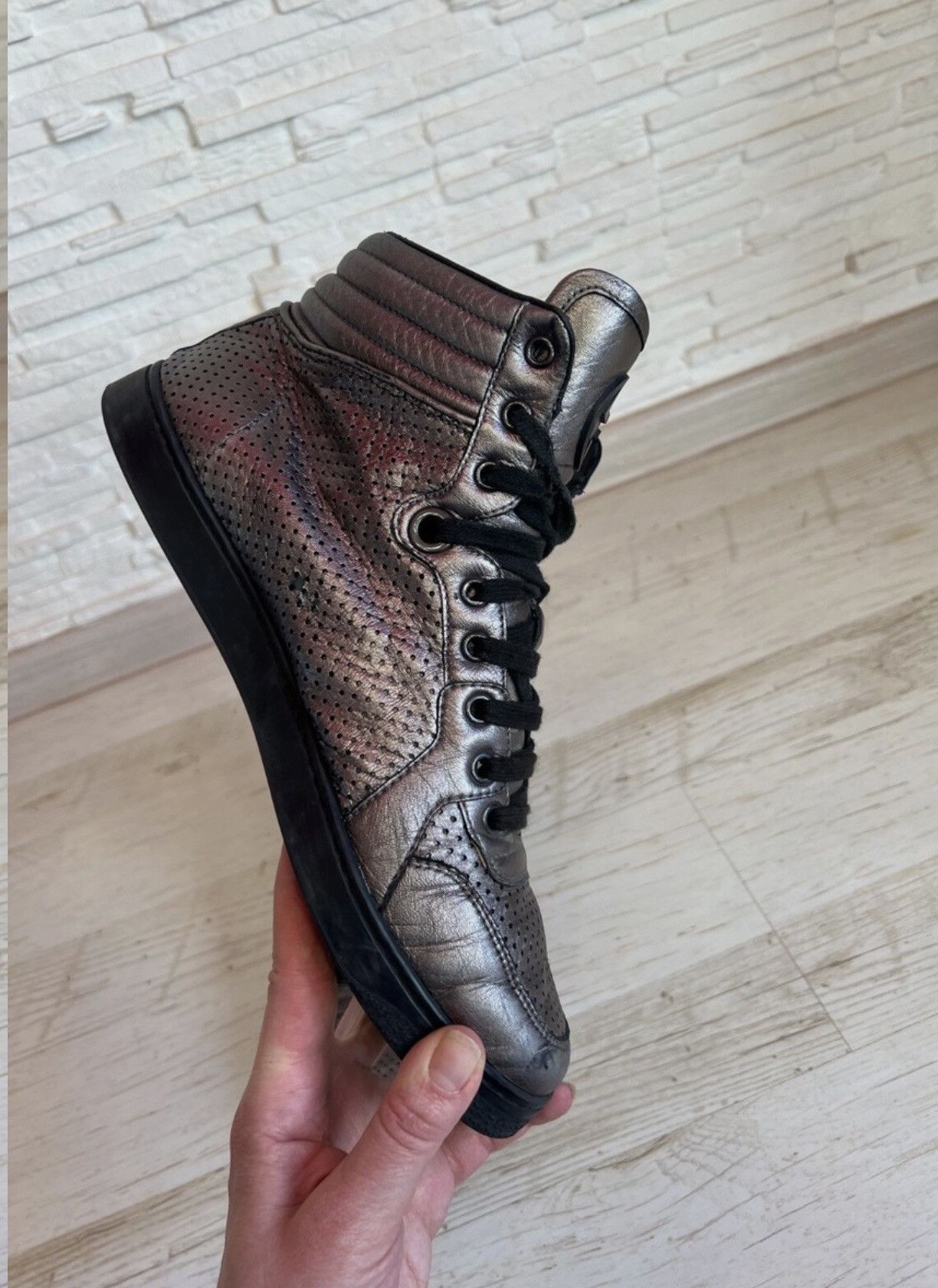 Gucci Gucci Metallic Leather Sneakers – Size 7 Size US 8 / EU 41 - 10 Thumbnail