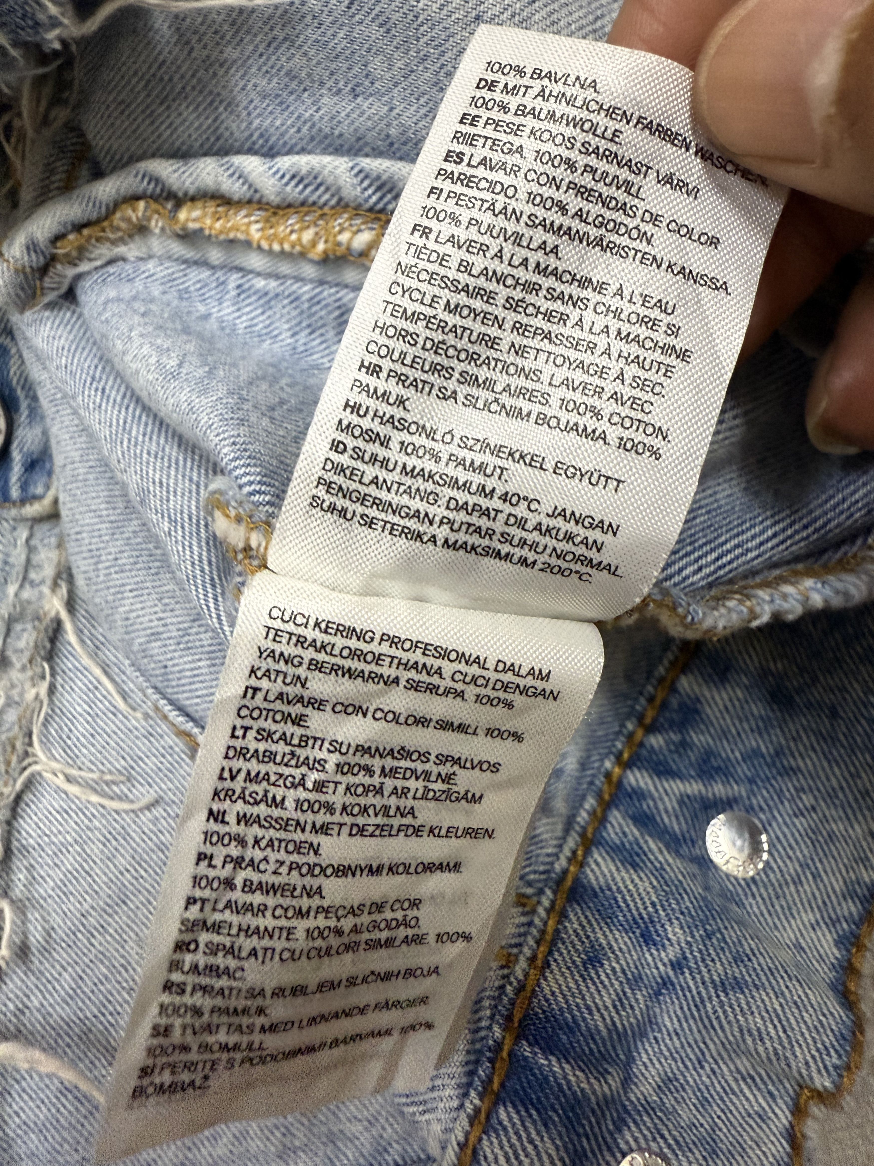 H&M & Denim Distressed Denim Jacket Size US M / EU 48-50 / 2 - 9 Thumbnail