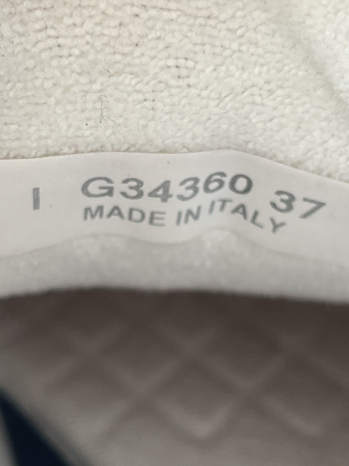 Chanel $1,350 Chanel CC Logo Sneaker Suede Size 7 Women’s (EU 37) Size US 7 / IT 37 - 7 Thumbnail