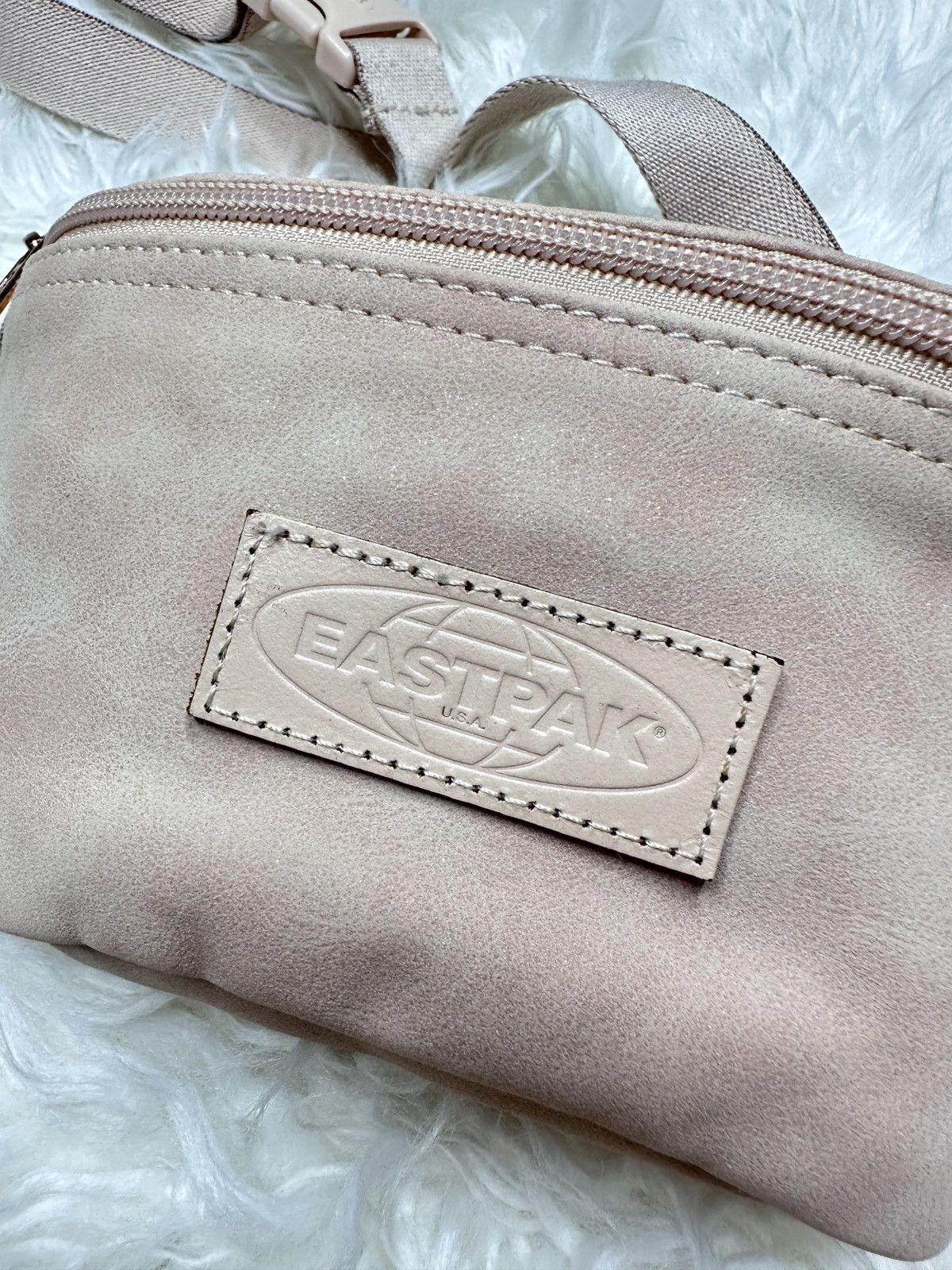 Eastpak Eastpak belt bag, pink, perfect condition, made in USA Size ONE SIZE - 3 Thumbnail