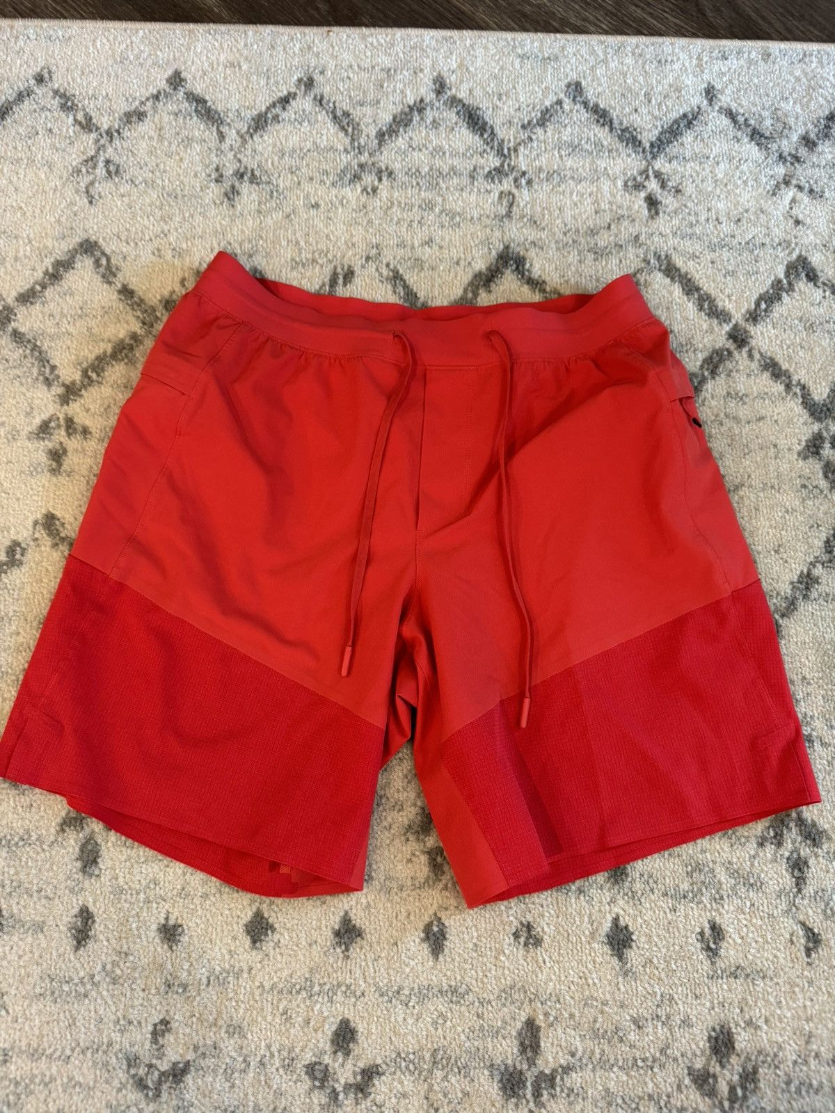 Lululemon Men's Lululemon Train to Beach Shorts 8" Size Large Size US 34 / EU 50 - 1 Thumbnail