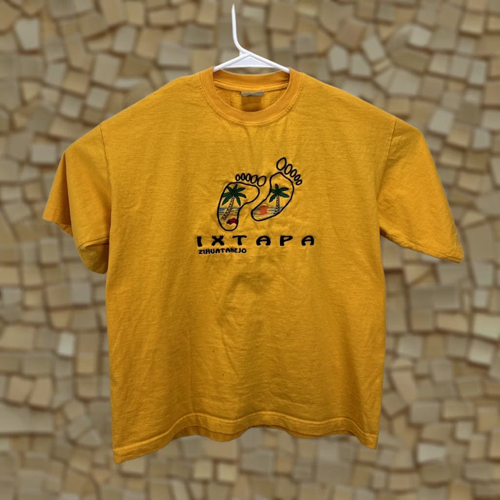 Vintage Vintage Ixtapa Zihuatancja Mexico Embroidered Destination XL Yellow T Shirt Size US XL / EU 56 / 4 - 1 Thumbnail