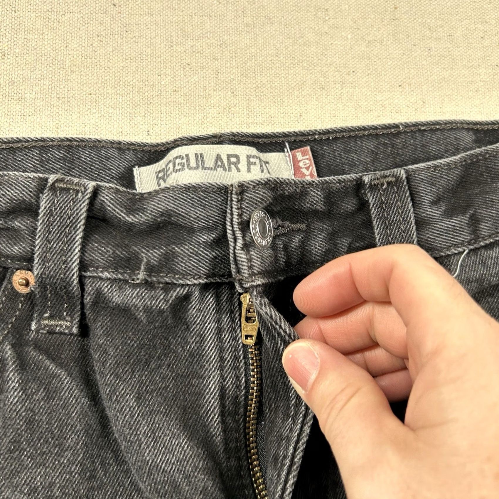Levi's VINTAGE Levis 505 Jeans Mens Regular Fit Charcoal 34x30 29 Inseam 90s Y2K Denim Cotton Jeans Size US 34 / EU 50 - 3 Thumbnail