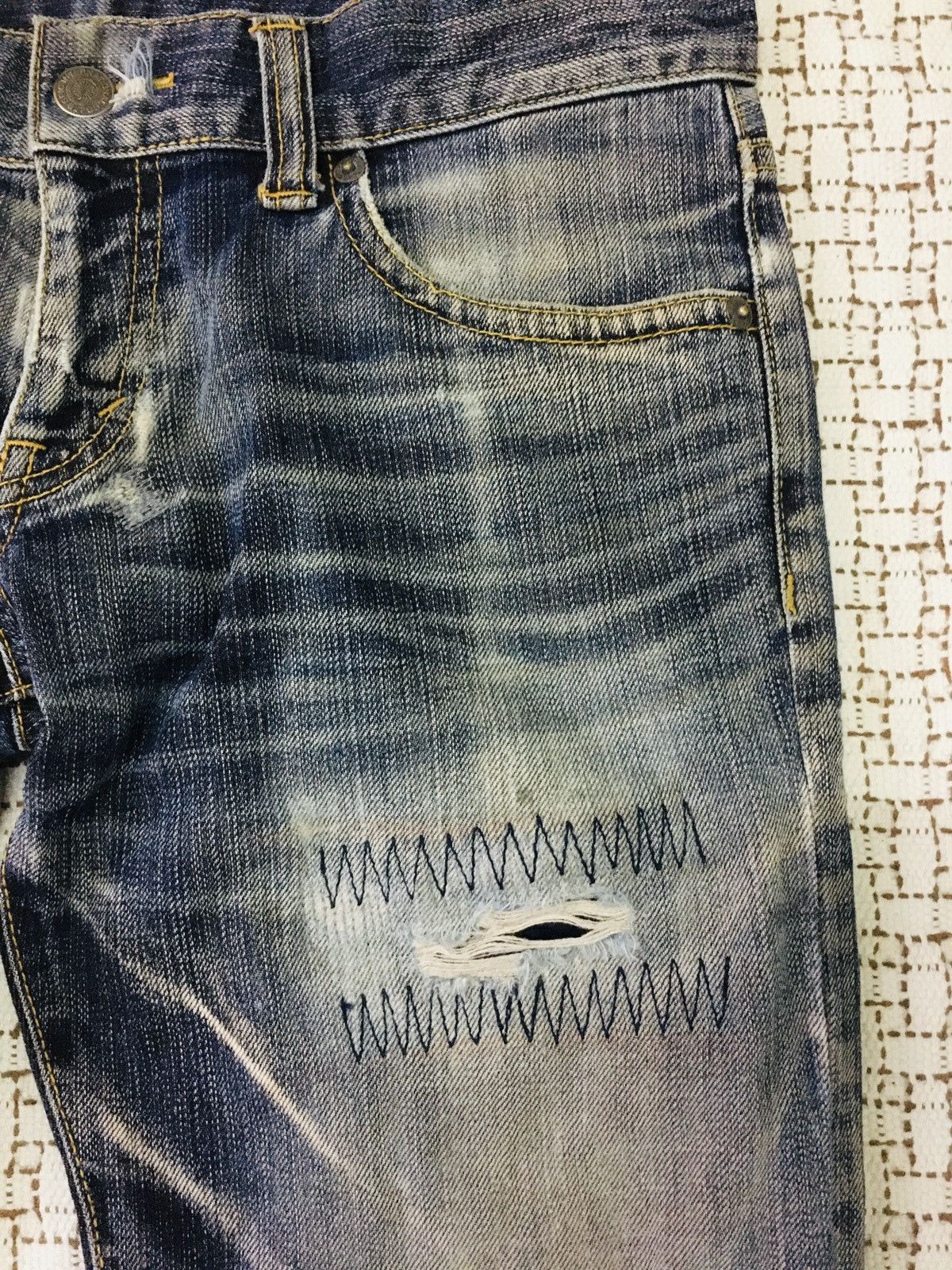 Tornado Mart Tornardo Mart Distressed Flare Jeans (18) Size US 31 - 7 Thumbnail