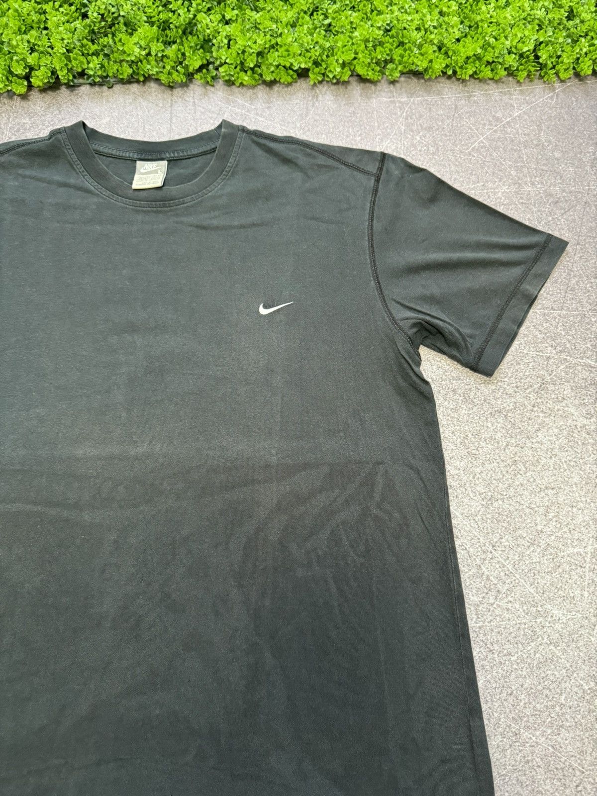 Nike × Vintage Vintage 2000s Nike Swoosh Faded T Shirt Y2K Tee Size US L / EU 52-54 / 3 - 8 Thumbnail