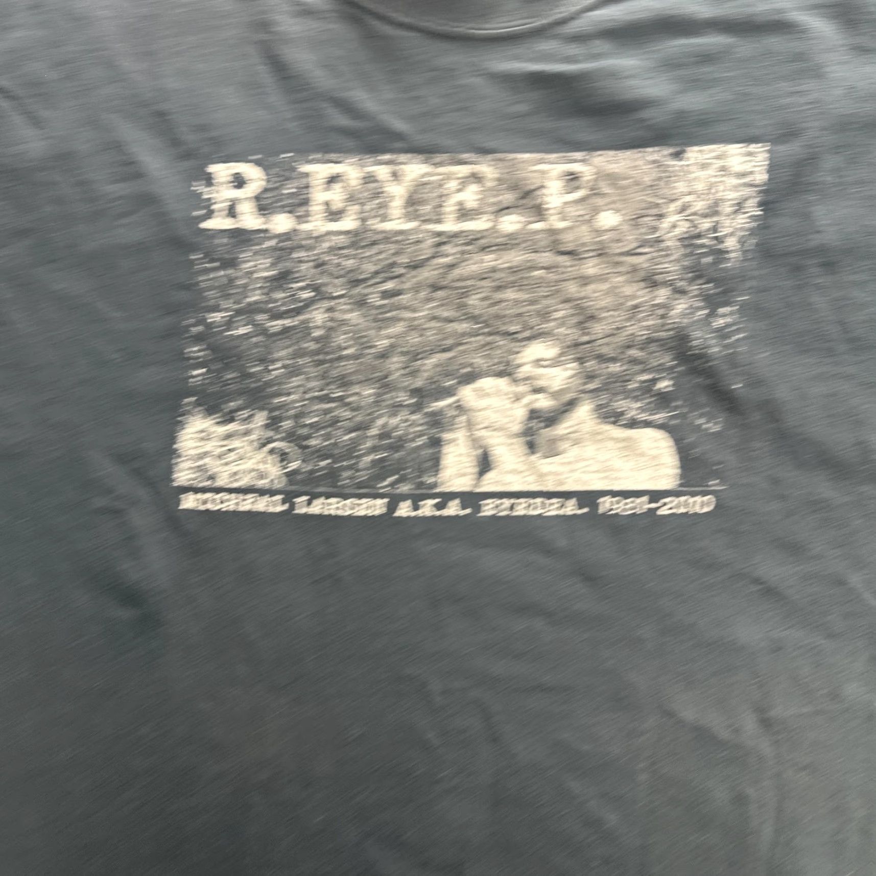 Gildan Vintage Gildan R.EYE.P Mens 3XL Black Hip Hop Memorial Rap T-Shirt Short Sleeve Size US XXL / EU 58 / 5 - 6 Thumbnail