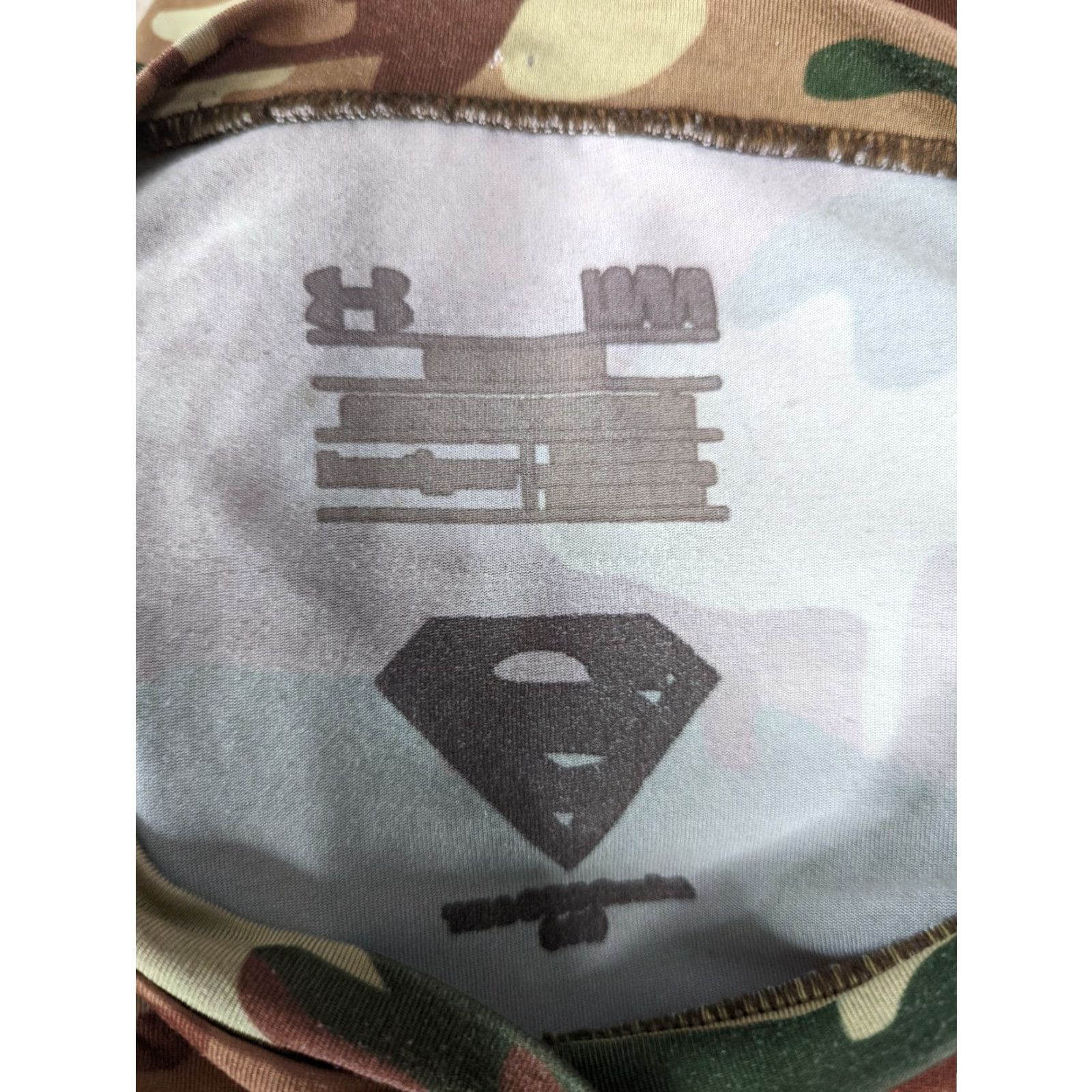 Under Armour Under Armour Superman Shirt Sleeve Compression Camo Shirt Size L Regular Mens Short Sleeve Crew Neck T5S Size US L / EU 52-54 / 3 - 3 Thumbnail
