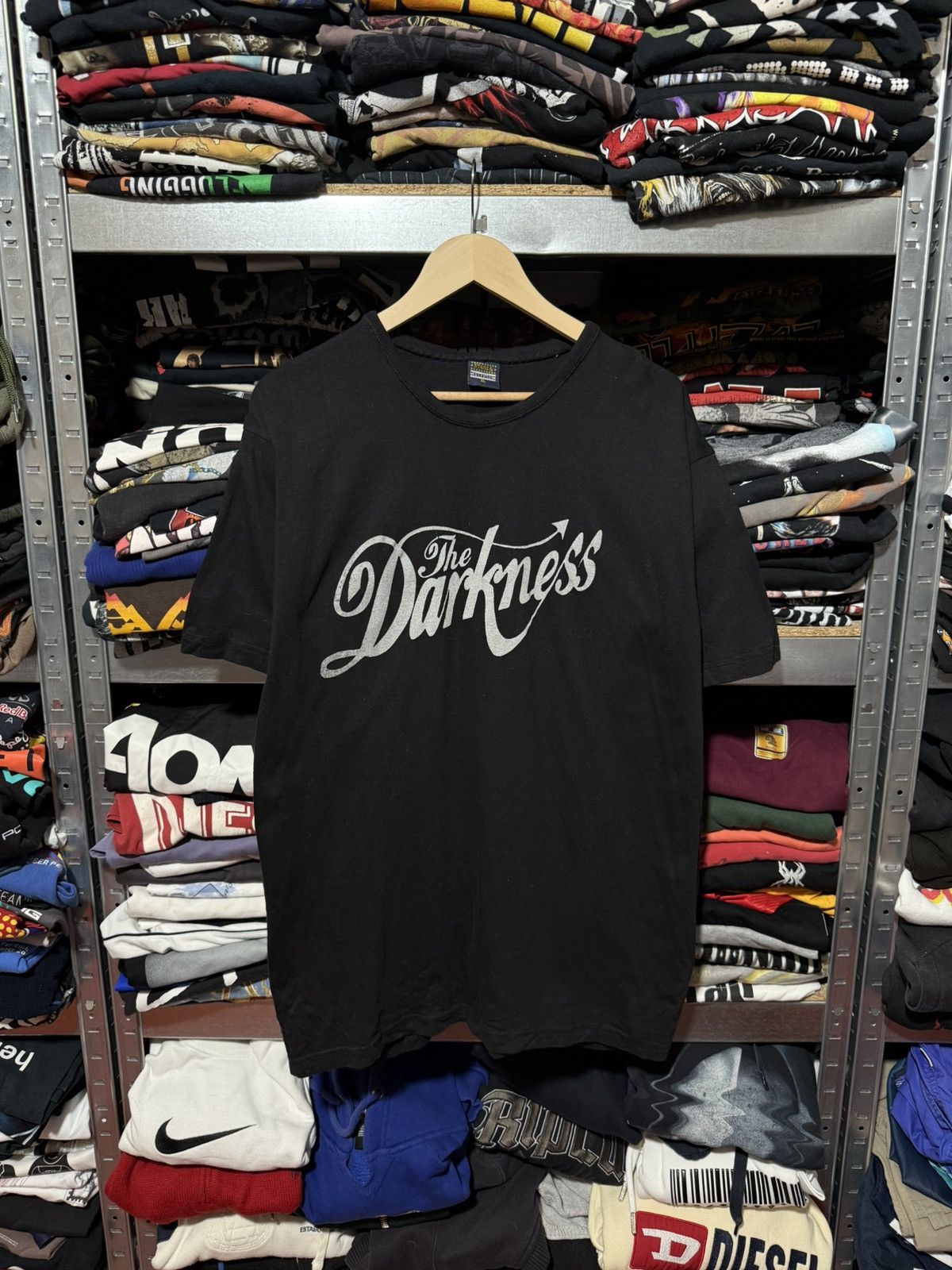 Vintage Vintage The Darkness Tour 2004 Rock Band Retro T-Shirt Size US XL / EU 56 / 4 - 1 Thumbnail
