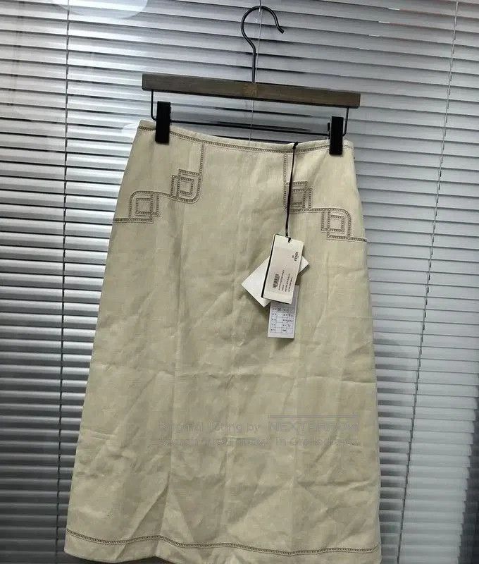 Fendi Fendi Logo Midi Skirt in Beige Linen Blend . Size 26" / US 2 / IT 38 - 1 Thumbnail