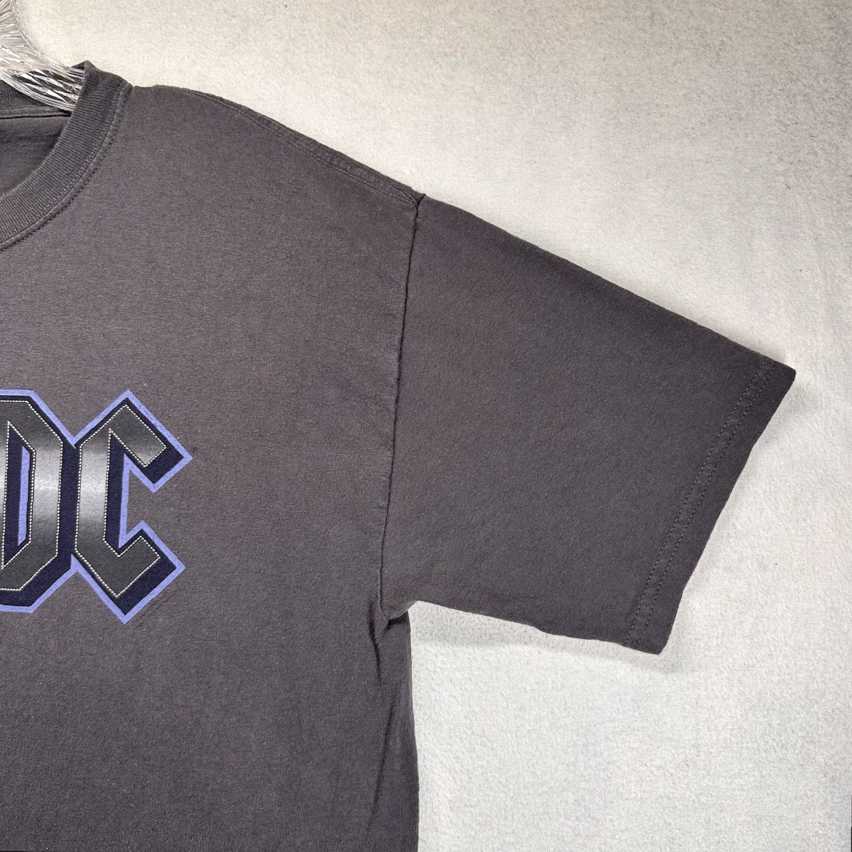 Gildan VINTAGE Gildan ACDC Shirt Men Large Short Sleeve Crew Neck Music Band Tee Cotton Gray Size US L / EU 52-54 / 3 - 6 Thumbnail