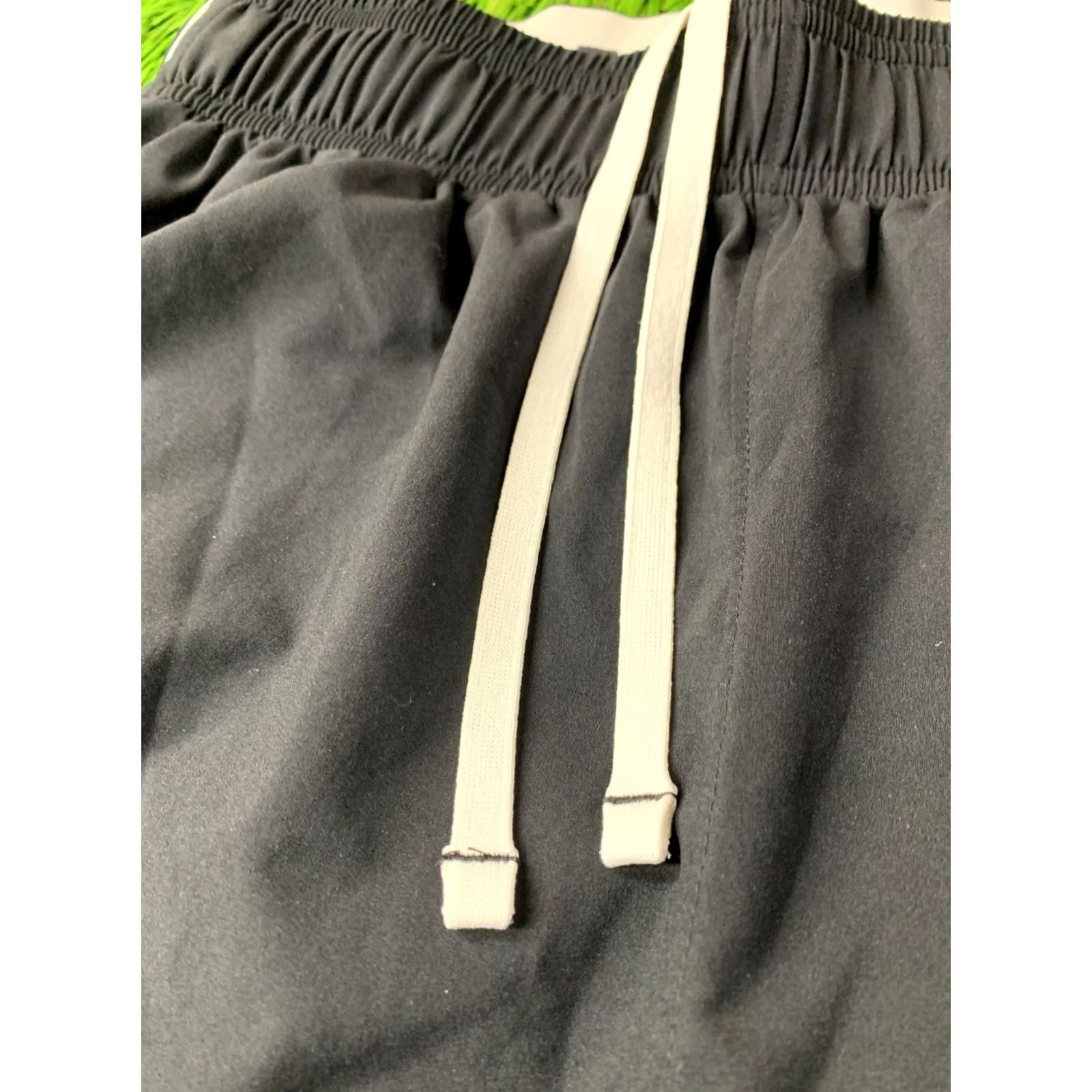 Under Armour Under Armour Training Shorts Men M Black Gray White Logo Pockets Casual Short Size M Size US 31 - 3 Thumbnail
