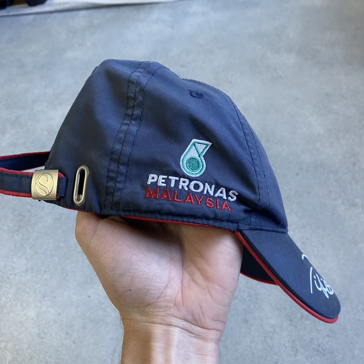 Formula 1 Vintage Red Bull Sauber Petronas Cap Size ONE SIZE - 3 Thumbnail