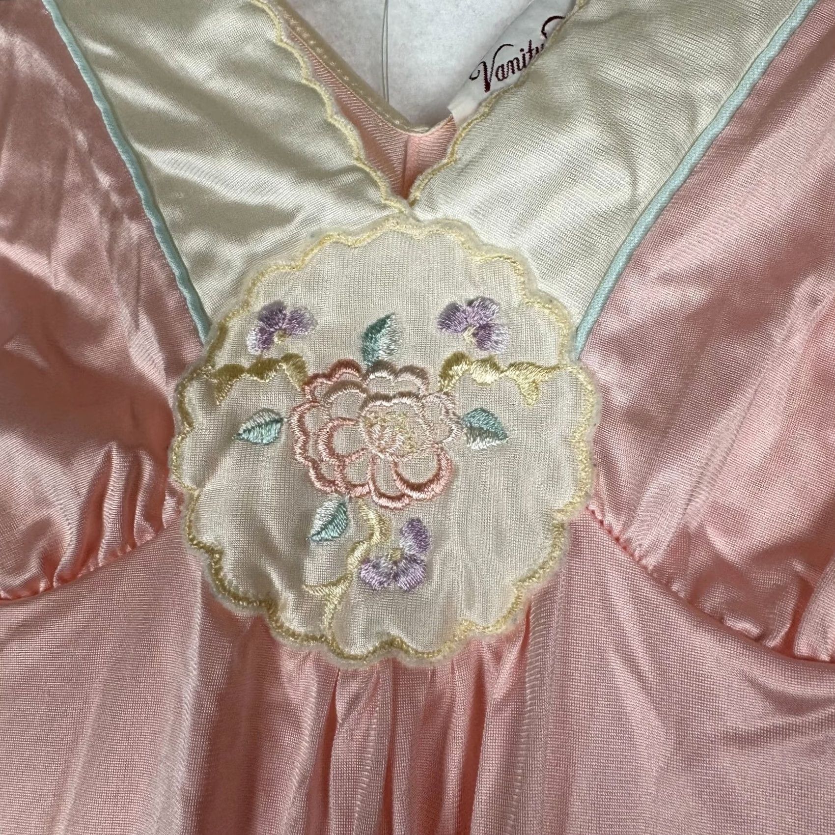 Vintage VINTAGE Vanity Fair Pink Satin Night Gown Dress Satin Nightgown Eveningwear 1970s USA Womens S Size S / US 4 / IT 40 - 3 Thumbnail