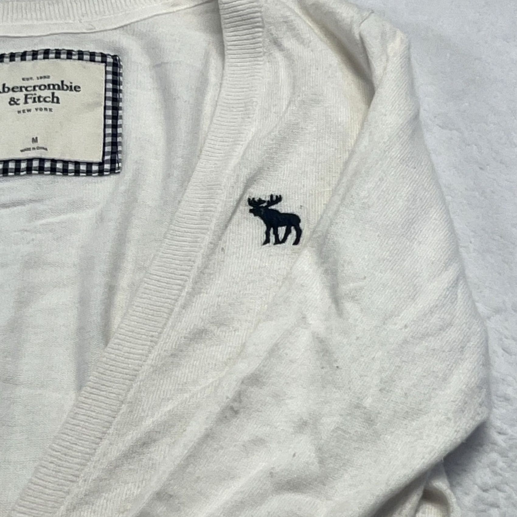 Abercrombie & Fitch Abercrombie & Fitch Cardigan Women’s V-Neck White Moose Logo M Sweater Preppy Long Sleeve Womens Size M / US 6-8 / IT 42-44 - 4 Thumbnail