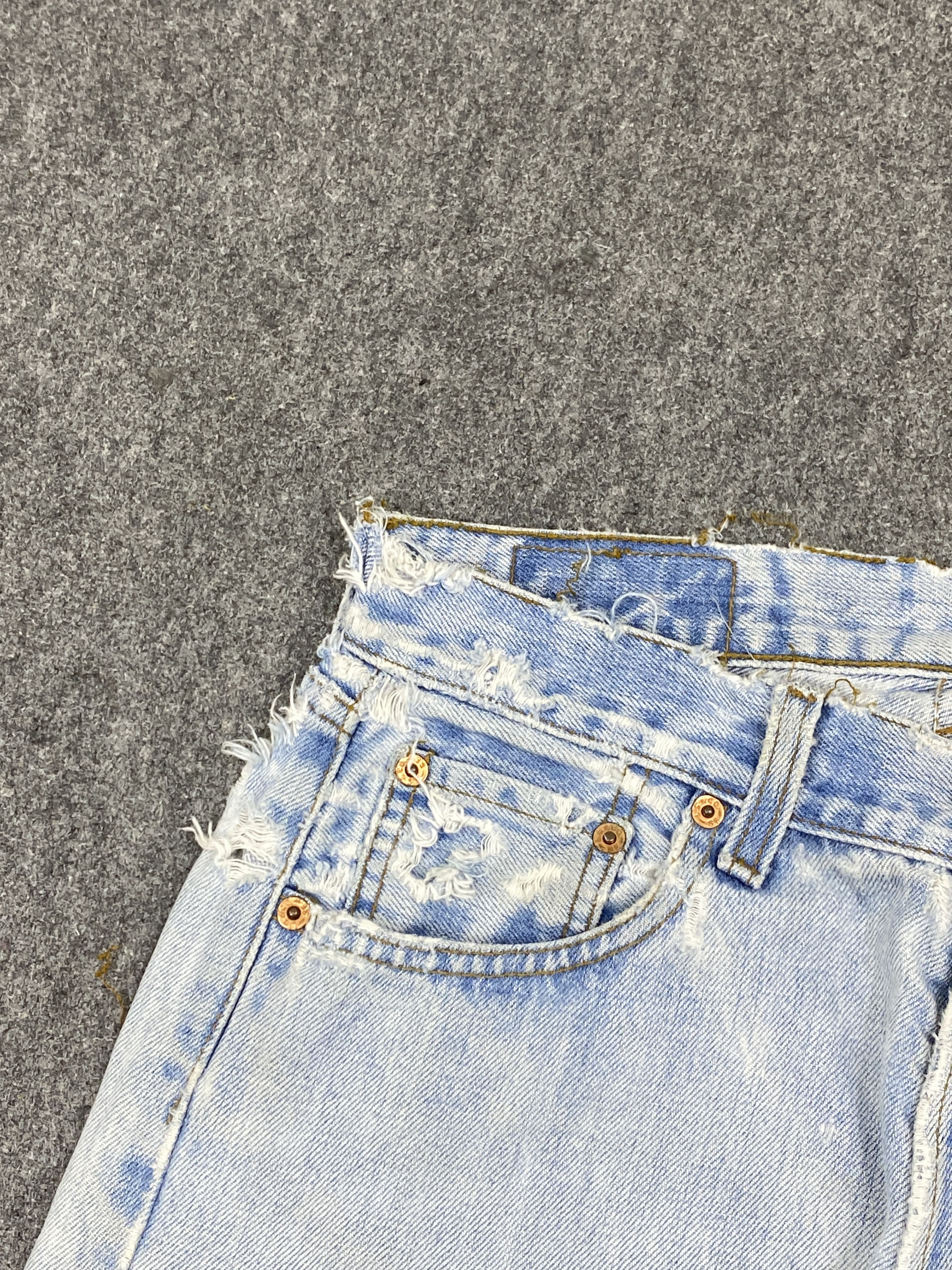 Levi's Vintage Levis 501 Light Wash Ripped Jeans DP2754 Size US 28 / EU 44 - 9 Thumbnail