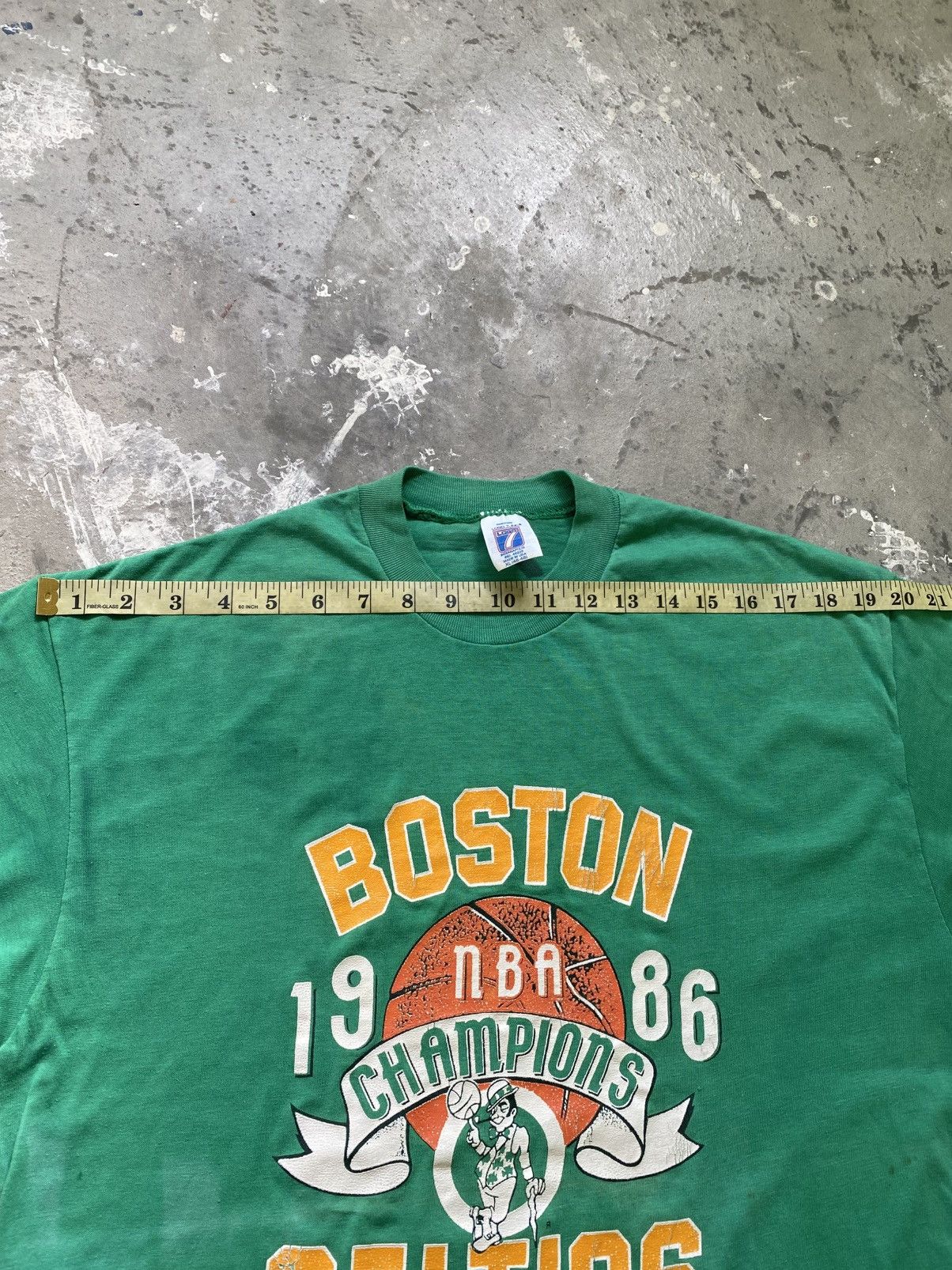 NBA Vintage 1986 Boston Celtics NBA Team Shirt Size US XL / EU 56 / 4 - 14 Thumbnail