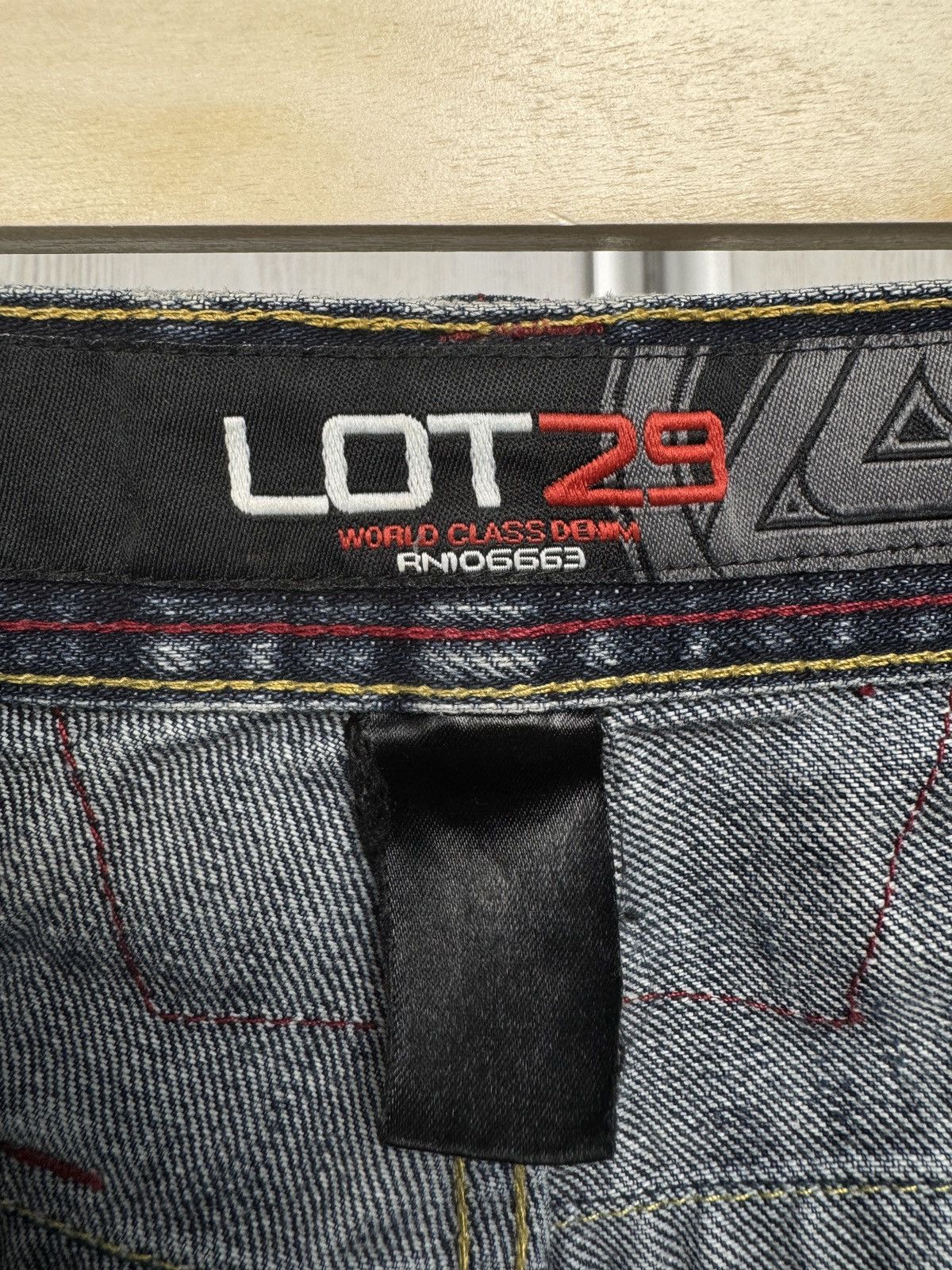 Other Lot 29 Jeans Looney Tunes Denim Gimmy Da Loot Distressed Size US 30 / EU 46 - 16 Thumbnail