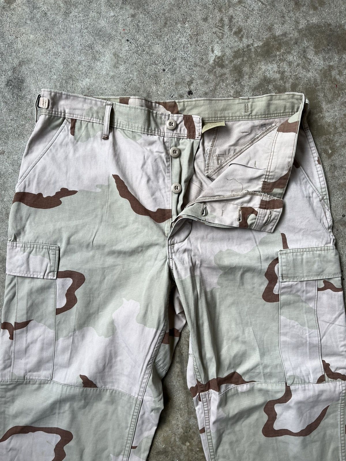 Vintage Vintage Military Desert Camouflage Cargo Pants Size US 34 / EU 50 - 2 Thumbnail