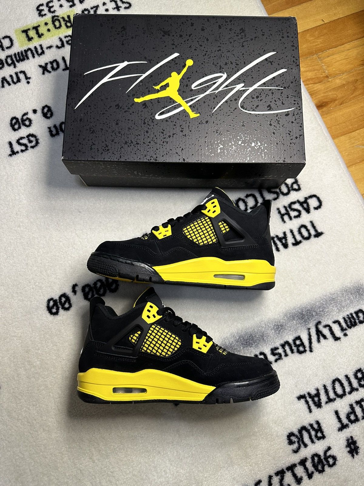 Jordan Brand Jordan 4 Retro Thunder (2023) (GS) Size US 5 / EU 37 - 2 Thumbnail
