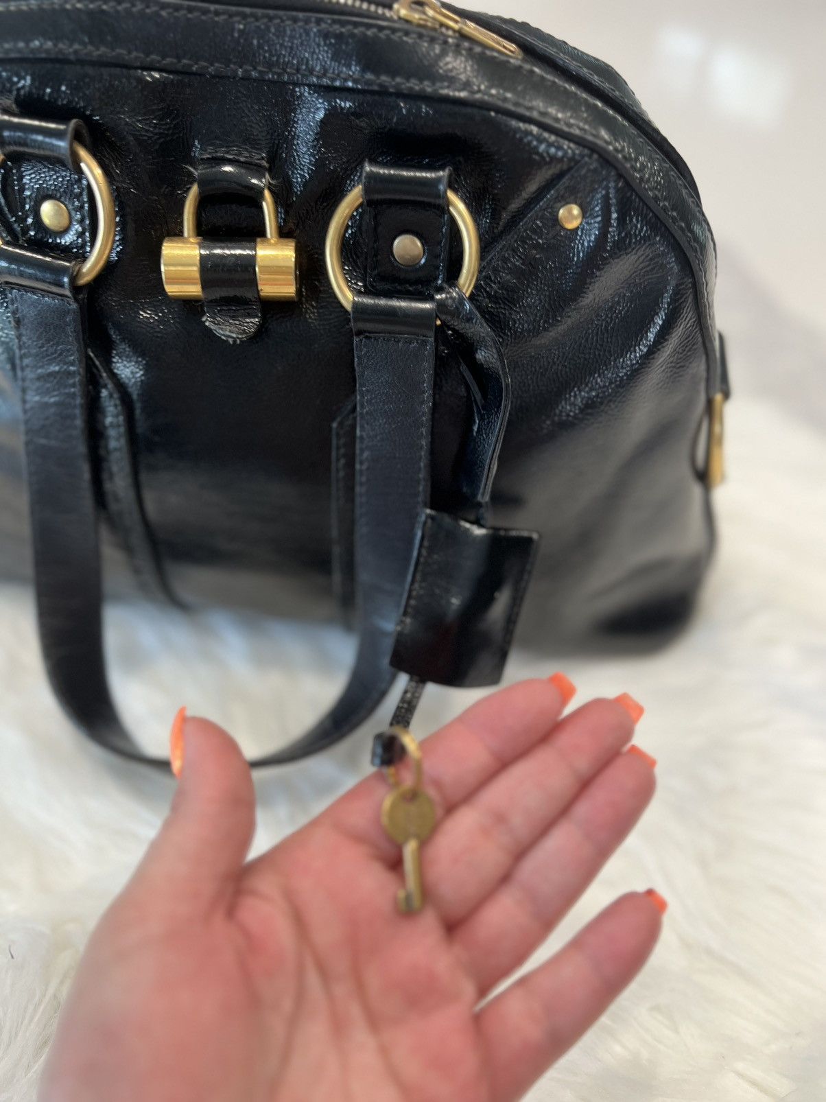Yves Saint Laurent YSL Large Muse Bag Black Patent Leather w/ Lock & Charm Size ONE SIZE - 7 Thumbnail