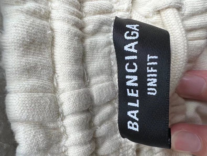 Balenciaga Balenciaga size XS Beige Breaker Lock Shorts Size US 27 - 3 Thumbnail