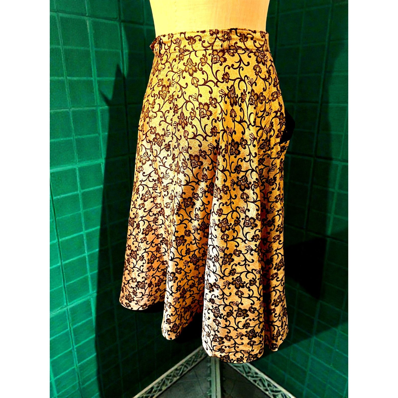 Vintage 60s Mid Century Chic Gold Lamé A-Line Skirt Black Brocade Size 27" / US 4 / IT 40 - 8 Thumbnail