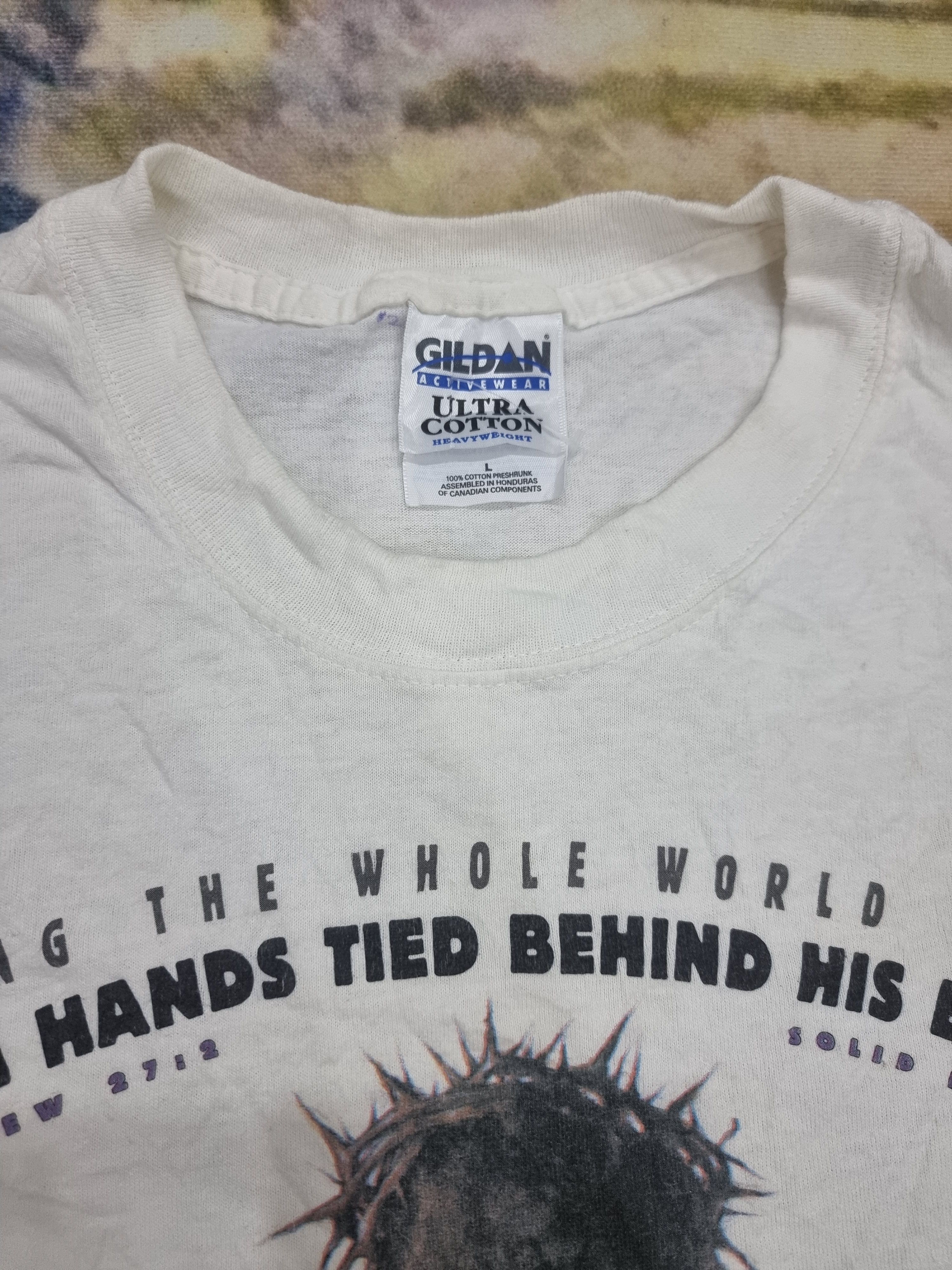 Vintage Vtg Solid Light Jesus saving the whole world graphic shirt Size US L / EU 52-54 / 3 - 5 Thumbnail