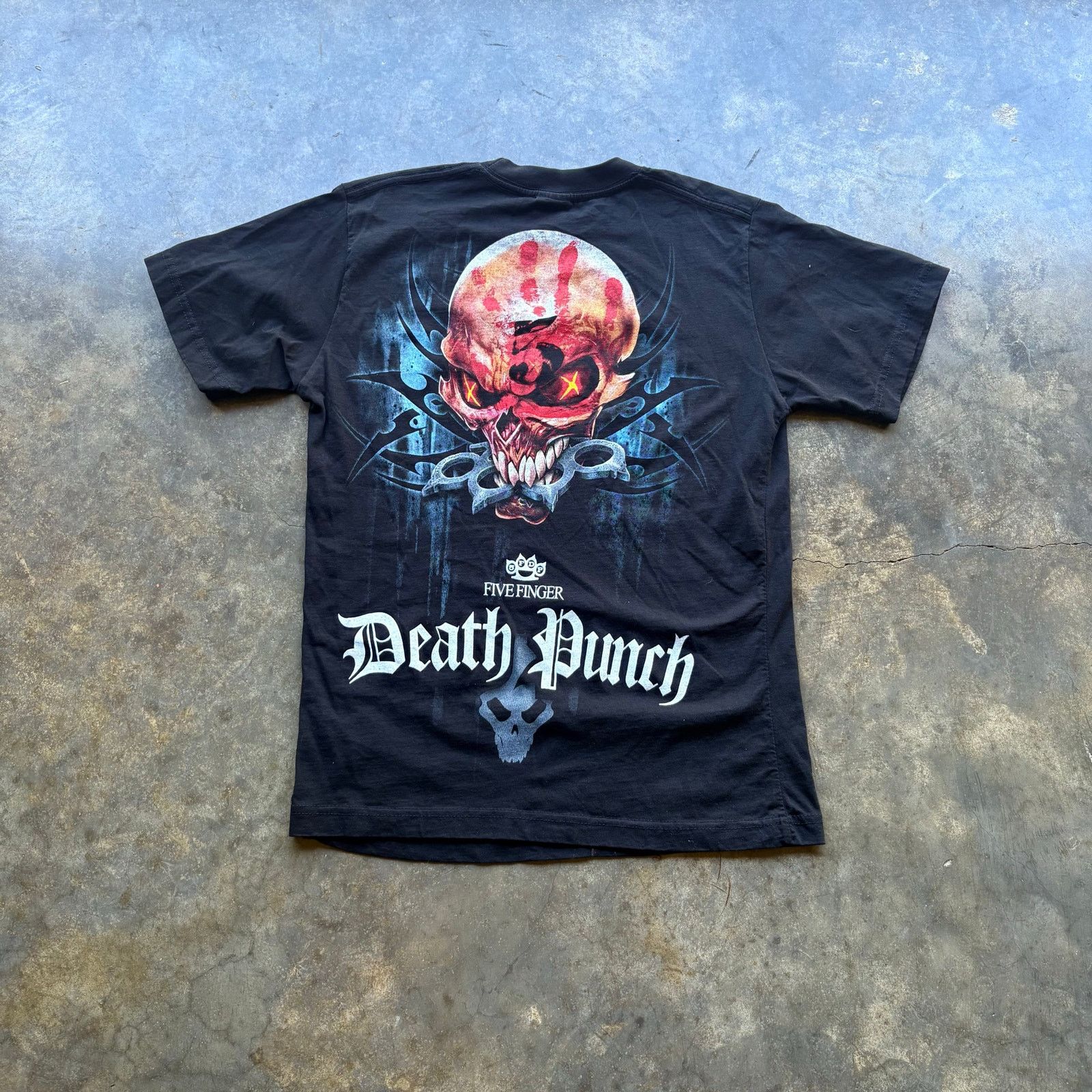 Vintage Vintage Y2K Five Finger Death Punch AOP T-shirt Size US S / EU 44-46 / 1 - 4 Thumbnail