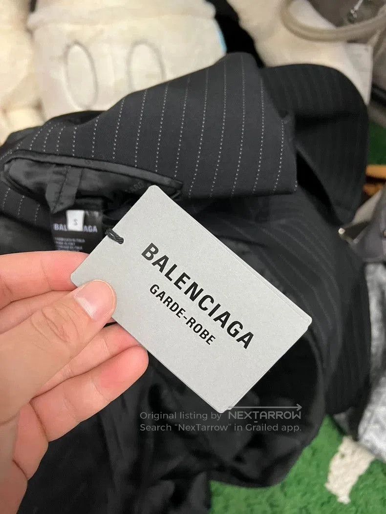 Balenciaga Balenciaga Striped Oversized Shoulder Blazer. Size US S / EU 44-46 / 1 - 7 Thumbnail