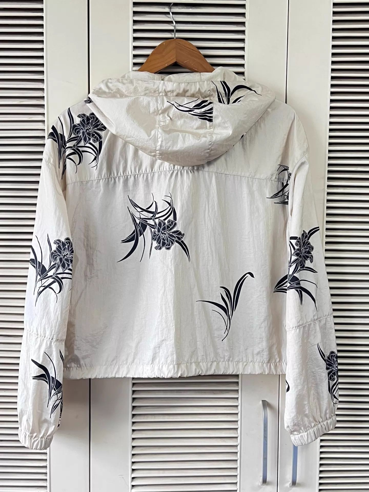 Moncler Moncler Sauvan short hooded women's ivory black floral print Size XXS / US 00 / IT 34 - 2 Thumbnail