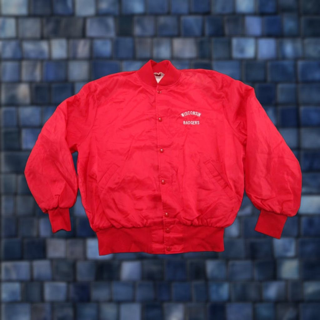 NCAA VINTAGE Wisconsin Badgers Jacket NCAA 90s Red Satin Windbreaker XL Mens Snap Up Lightweight Knit Logo Size US XL / EU 56 / 4 - 1 Thumbnail