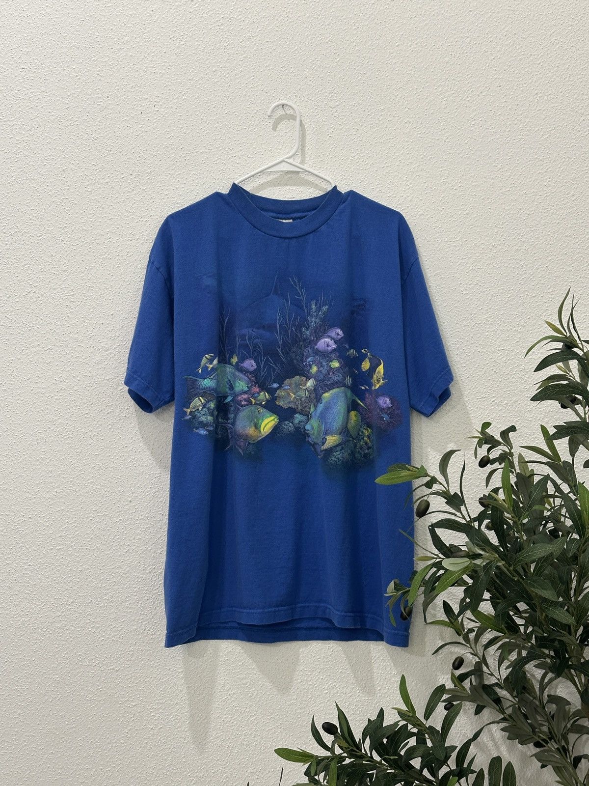 Vintage Vintage 90s Fish Nature Shark Ocean Sea Blue Tshirt Size XL Size US XL / EU 56 / 4 - 1 Thumbnail