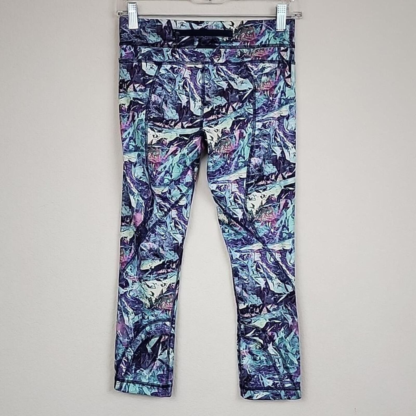 Lululemon Lululemon Size 4 Multicolor Blue Crop Leggings Size 27" / US 4 / IT 40 - 2 Thumbnail