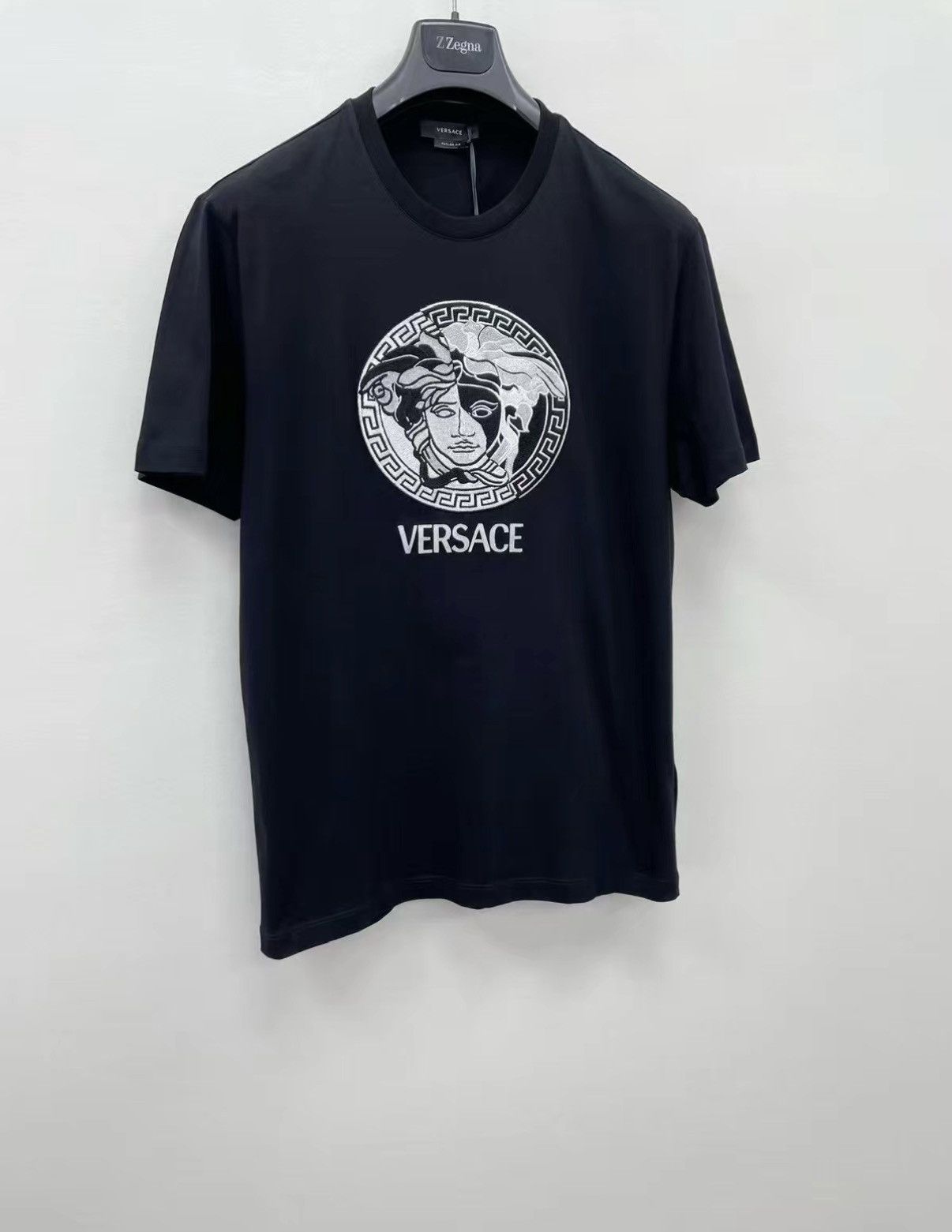 Versace VERSACE Heavy Embroidered Short Sleeve T-shirt J30 Size US XXL / EU 58 / 5 - 2 Thumbnail