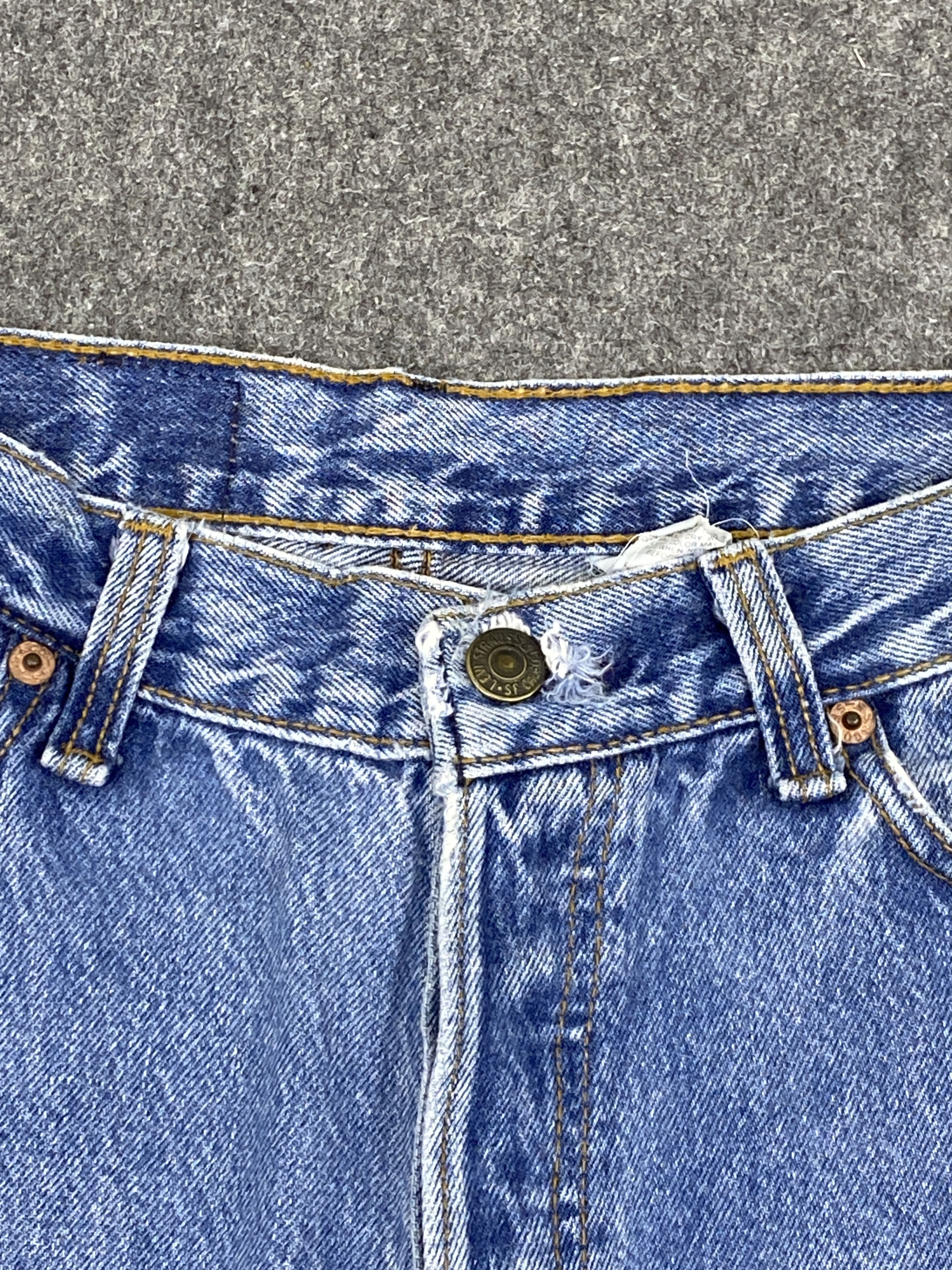 Levi's Vintage Levis 501 Lightwash Blue Jeans DP2750 Size US 28 / EU 44 - 9 Thumbnail