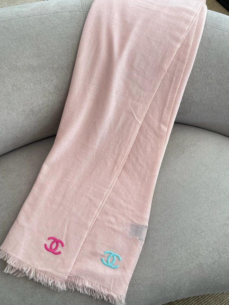 Chanel Chanel Pink big shawl scarf Size ONE SIZE - 1 Thumbnail