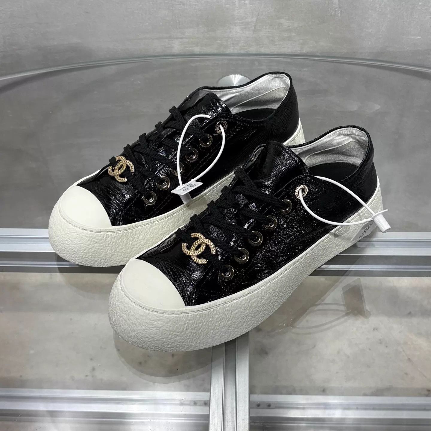 Chanel CHANEL Leather 25S Platform Loafer Black EUR 38.5 Size US 8 / IT 38 - 2 Thumbnail