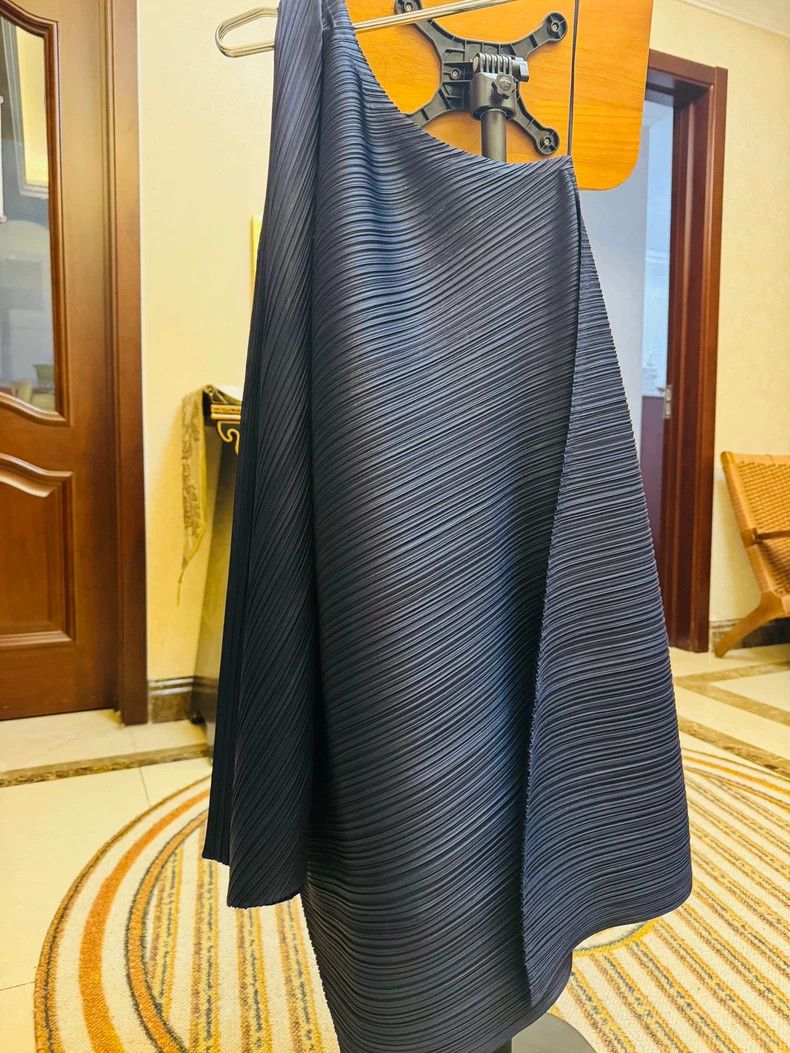 Issey Miyake Issey Miyake size:3 Navy blue off-the-shoulder dress Size XS / US 0-2 / IT 36-38 - 2 Thumbnail