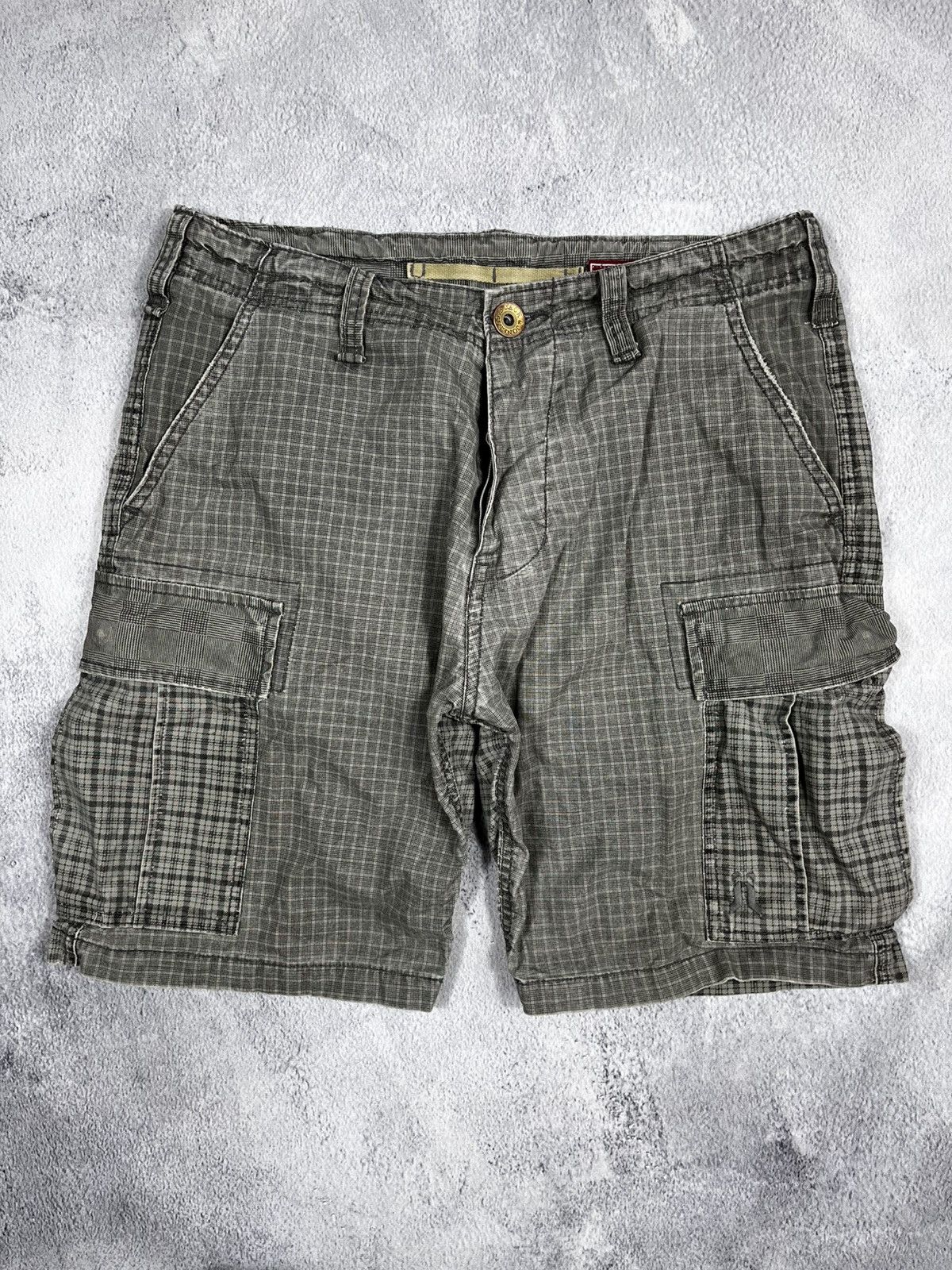 Other Vintage Y2K check cargo faded shorts streetwear size M Size US 32 / EU 48 - 1 Thumbnail