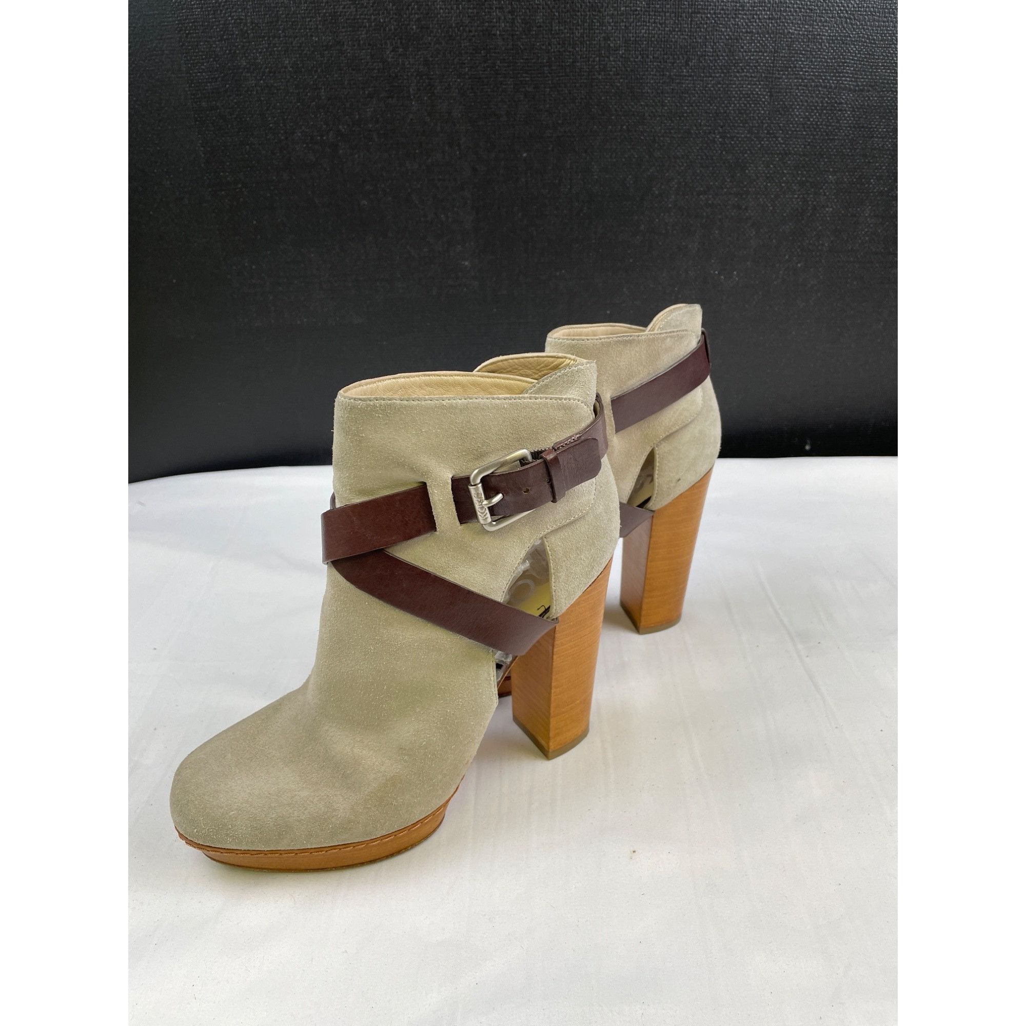 Michael Kors Michael Kors Women's Tan Suede Bootie Shoes/Heeled 4.5" Size Size US 6 / IT 36 - 4 Thumbnail