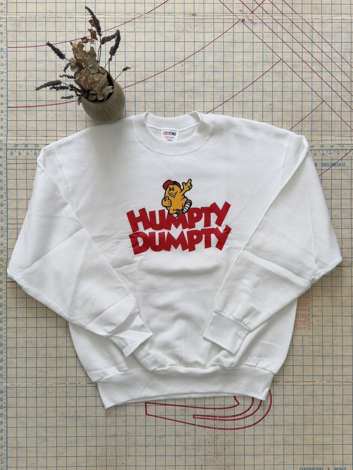 Other × Vintage Vintage Humpty Dumpty Crewneck Sweater White Fits Mens XL Size US XL / EU 56 / 4 - 5 Thumbnail