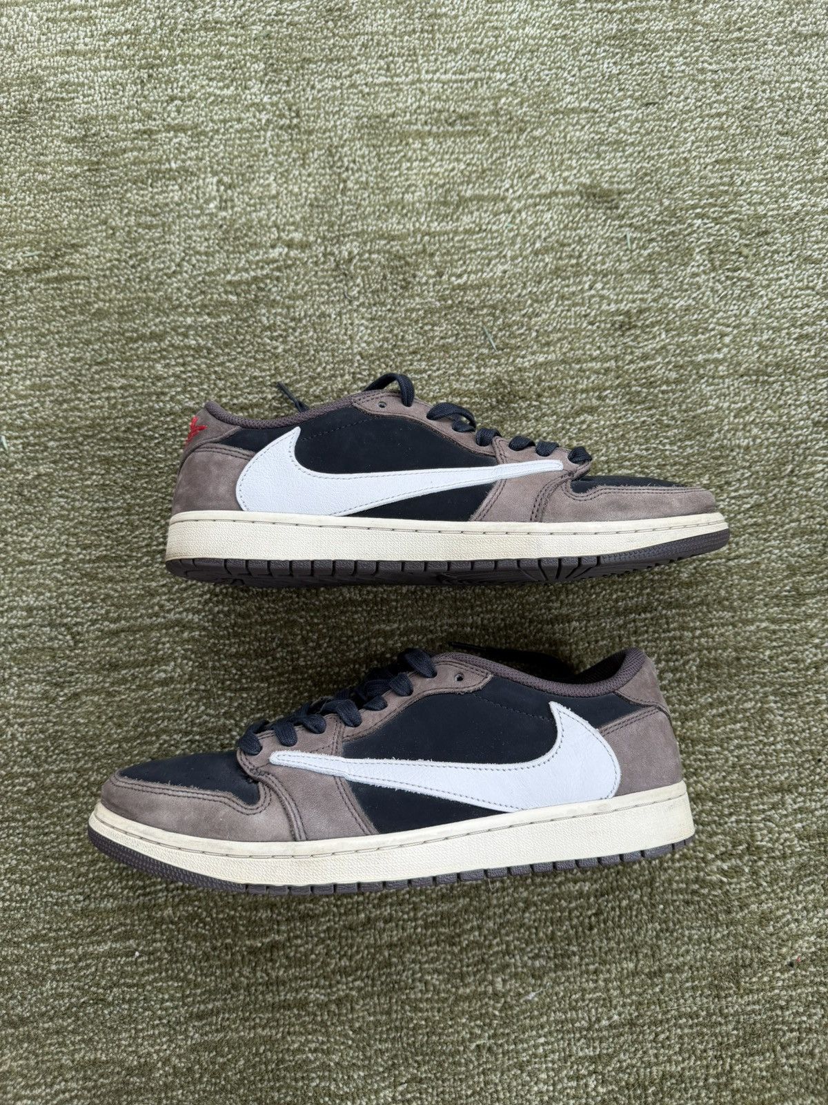 Jordan Brand × Travis Scott Jordan 1 Low x Travis Scott OG Mocha size 10.5 Size US 10.5 / EU 43-44 - 1 Thumbnail
