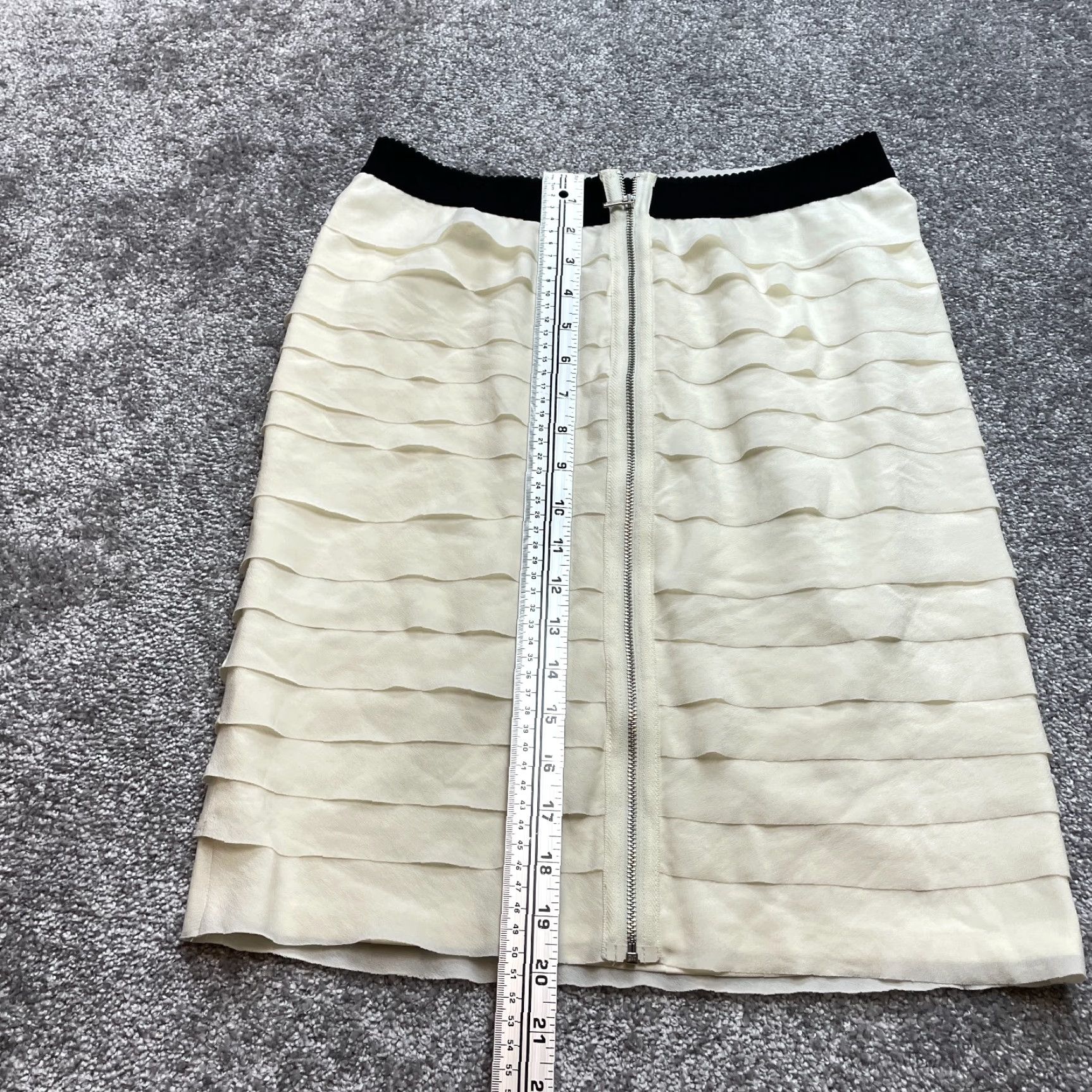 Bcbgmaxazria VINTAGE BCBGMAXAZRIA Mini Skirt Womens S Cream White Layered Ruffle Short Full Zip Skirt Ivory Polyester Chiffon Zip Womens 60? Size 28" / US 6 / IT 42 - 2 Thumbnail