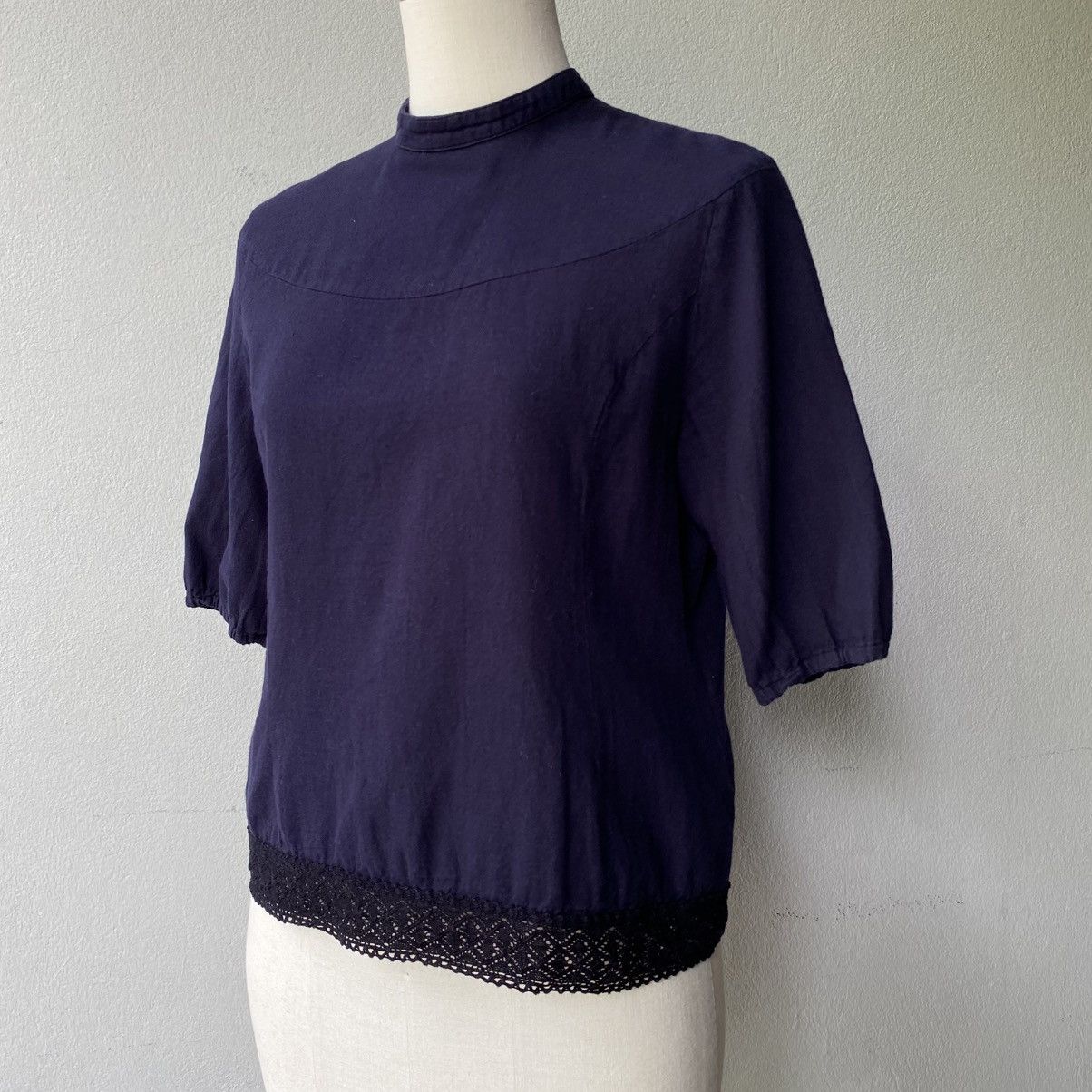 Issey Miyake I.S. Dark Navy Back Button Blouse with Lace Hem Size M / US 6-8 / IT 42-44 - 1 Thumbnail