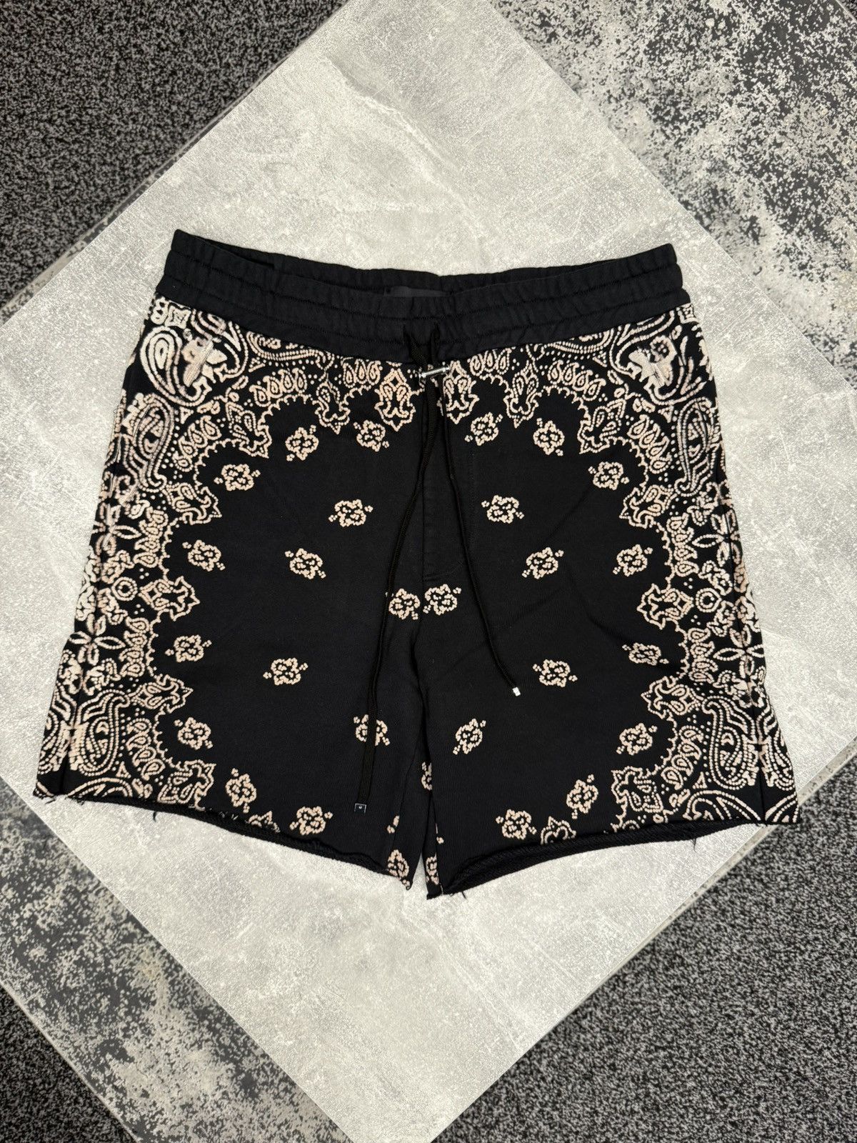 Amiri Bandana Bleach Shorts Black. size XL. BNWT. Size US 36 / EU 52 - 1 Thumbnail