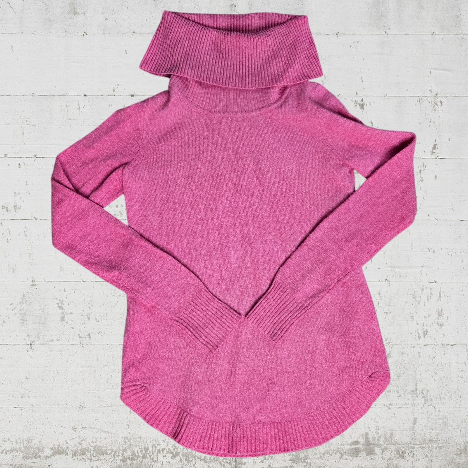 Other Tahari Pink Soft Turtleneck Sweater Size XS Size XS / US 0-2 / IT 36-38 - 2 Thumbnail