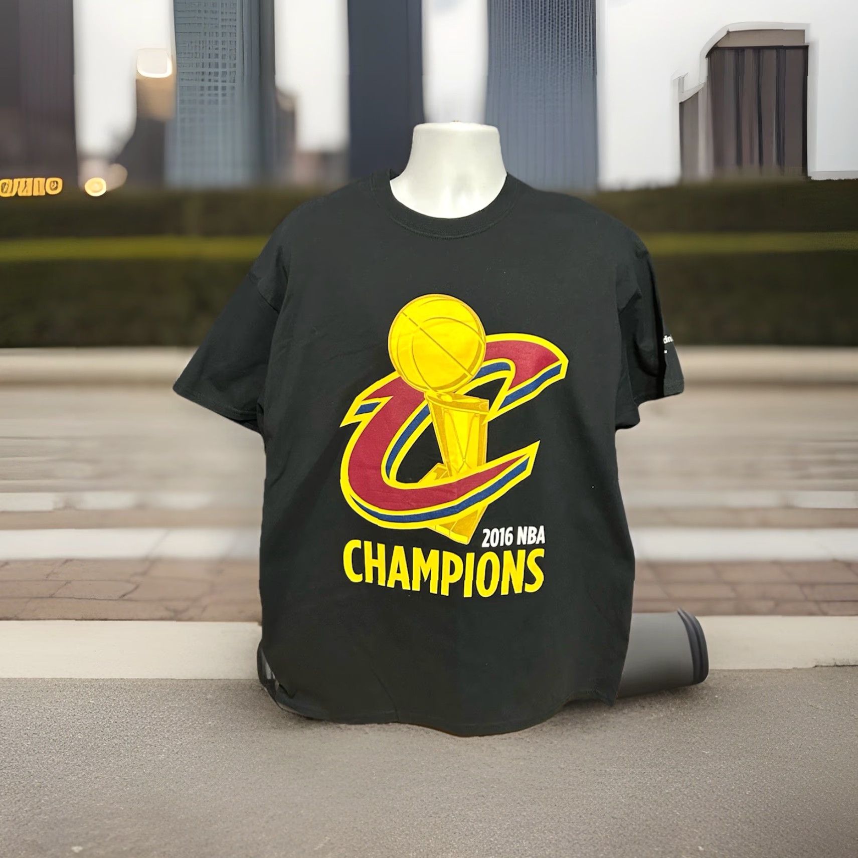 Gildan Cleveland Cavaliers Cavs 2016 NBA Champions Shirt Men XL Black Short Sleeve Gildan Heavy Cotton Logo Graphic Print Fan Wear Size US XL / EU 56 / 4 - 3 Thumbnail