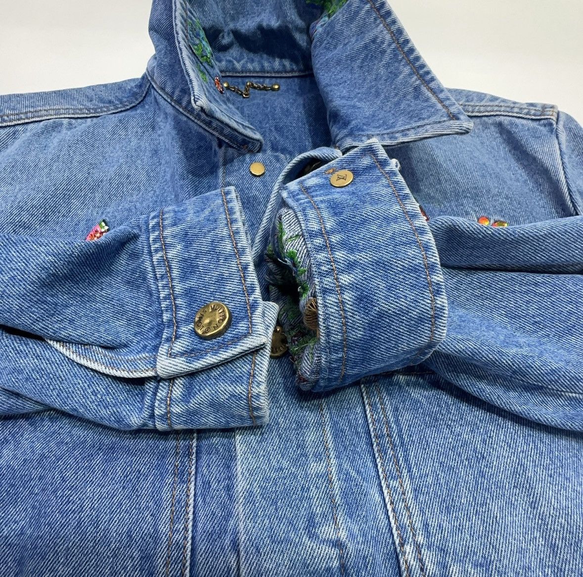 Louis Vuitton LOUIS VUITTON BLUE FLORAL EMBROIDERED DENIM JACKET Size US M / EU 48-50 / 2 - 7 Thumbnail