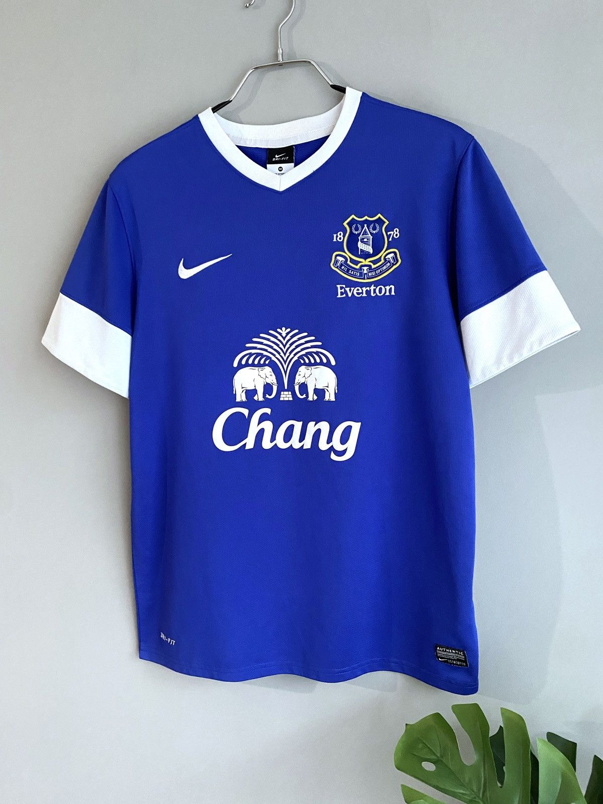 Nike Nike FC Everton 2012/2013 Home Soccer Jersey, M 510520-471 Size US M / EU 48-50 / 2 - 3 Thumbnail