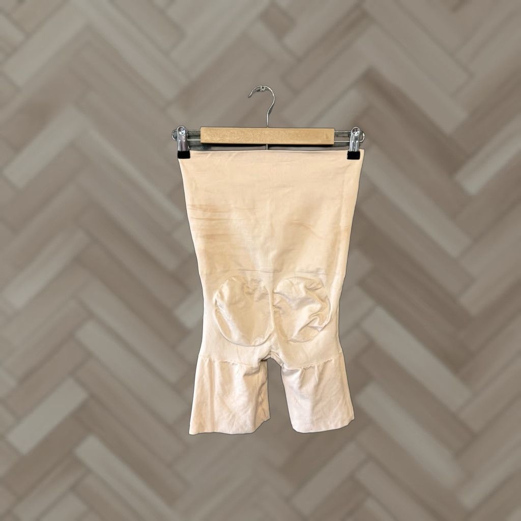 Spanx VINTAGE Assets by Spanx Shapewear Shirt? Size 40" / US 18 - 1 Thumbnail